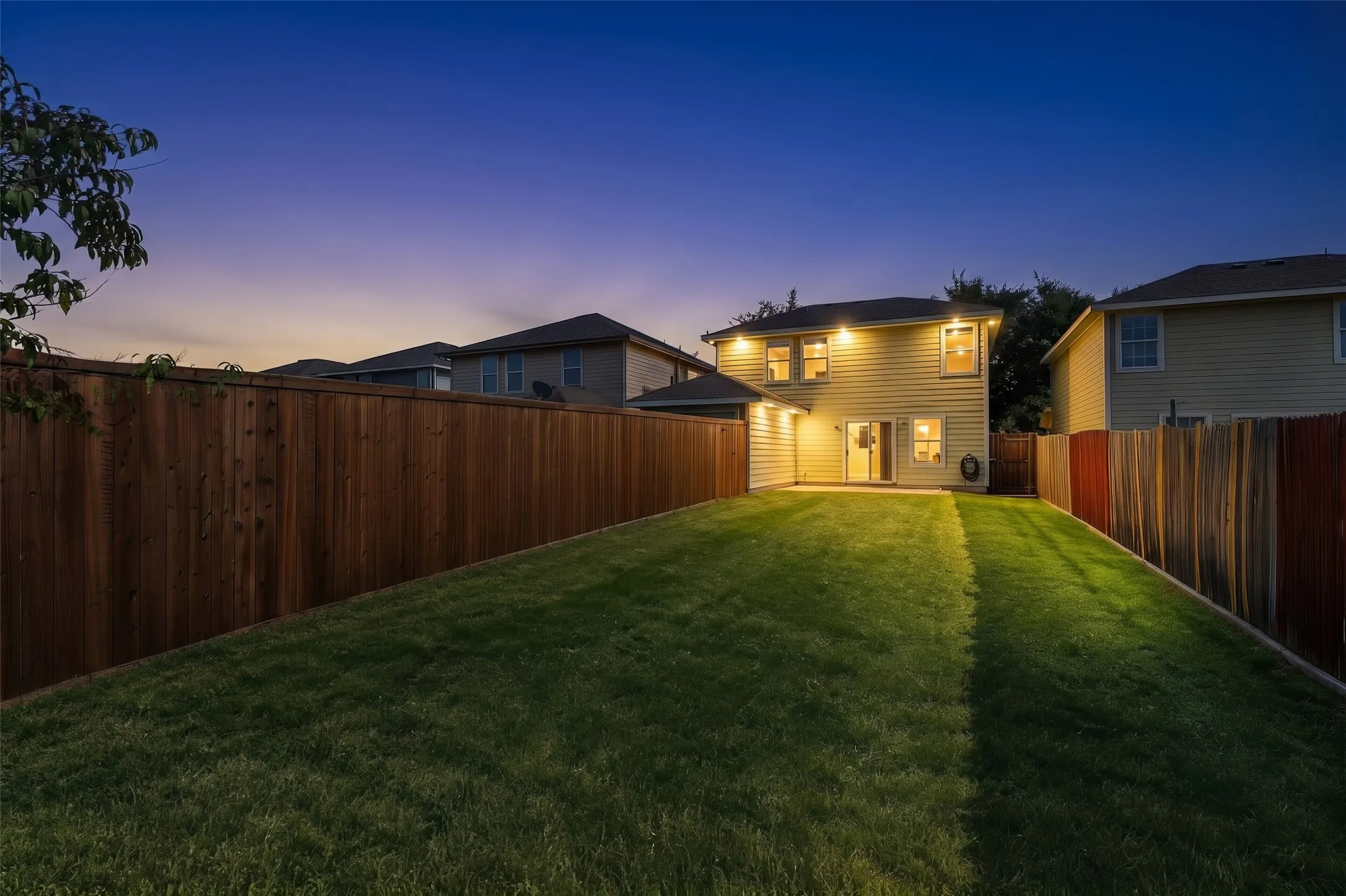 Single Family Residence For Sale in Collin County , 7120 Planters Row Drive, Mc Kinney, Texas 75070, 3 Bedrooms, 3 Bathrooms, 2 Garage spaces, 1,447 Sqft, built in 2005, Price $339,999, mls#21350831, Real Estate Agent in Mc Kinney, Homes For Sale in Collin county, Homes For Sale in Mc Kinney, Realtor in Mc Kinney Texas, Real Estate Brokerage Independent Realty Texas, Luminita Cordes Realtor