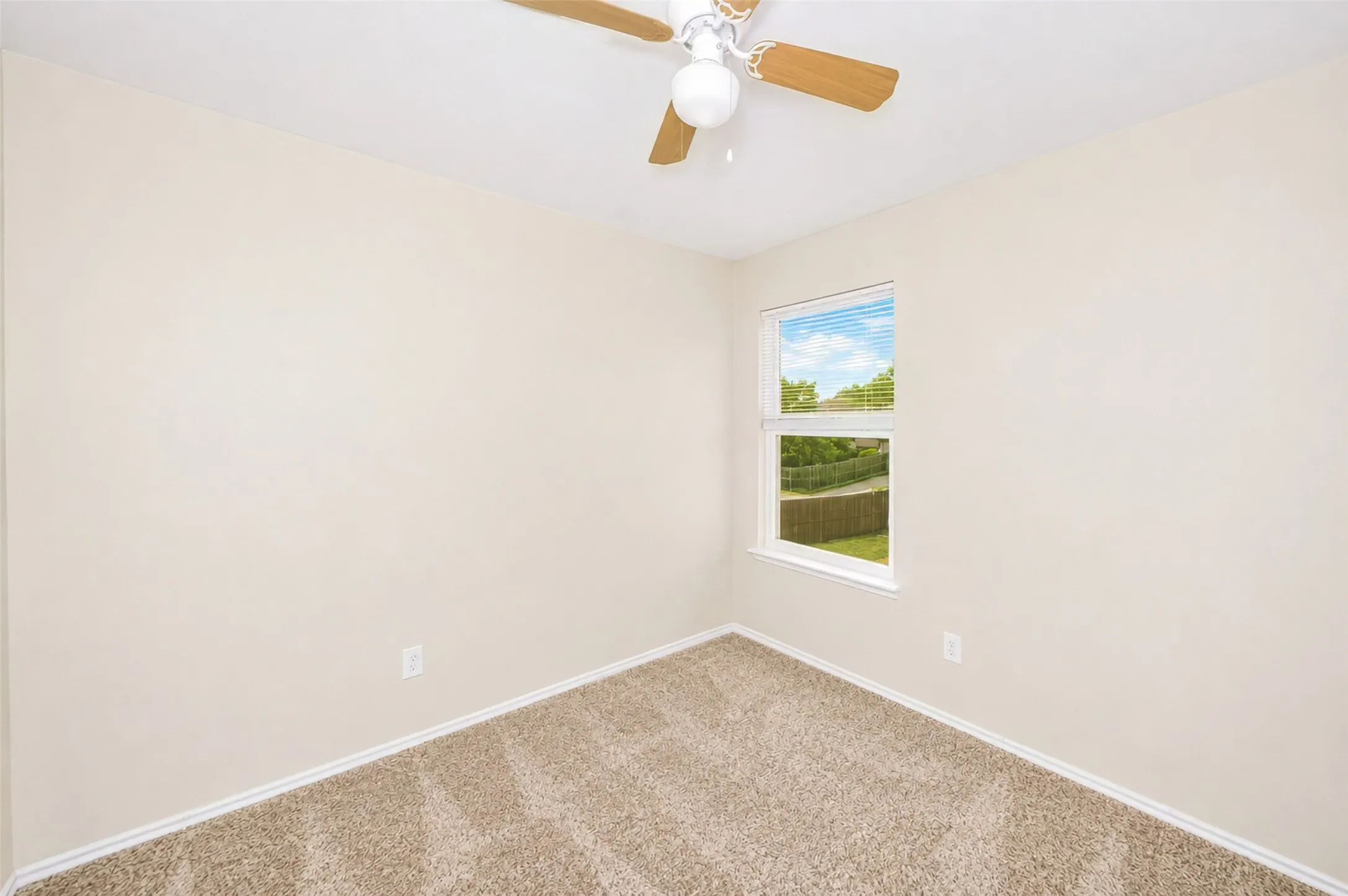 Single Family Residence For Sale in Collin County , 7120 Planters Row Drive, Mc Kinney, Texas 75070, 3 Bedrooms, 3 Bathrooms, 2 Garage spaces, 1,447 Sqft, built in 2005, Price $339,999, mls#21350831, Real Estate Agent in Mc Kinney, Homes For Sale in Collin county, Homes For Sale in Mc Kinney, Realtor in Mc Kinney Texas, Real Estate Brokerage Independent Realty Texas, Luminita Cordes Realtor