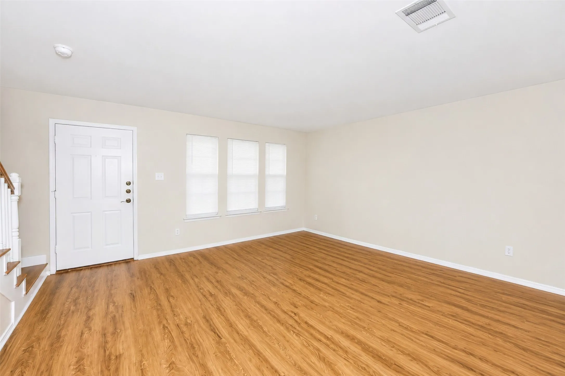 Single Family Residence For Sale in Collin County , 7120 Planters Row Drive, Mc Kinney, Texas 75070, 3 Bedrooms, 3 Bathrooms, 2 Garage spaces, 1,447 Sqft, built in 2005, Price $339,999, mls#21350831, Real Estate Agent in Mc Kinney, Homes For Sale in Collin county, Homes For Sale in Mc Kinney, Realtor in Mc Kinney Texas, Real Estate Brokerage Independent Realty Texas, Luminita Cordes Realtor