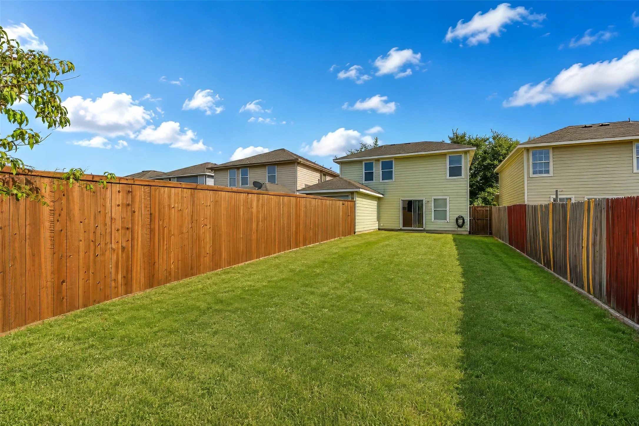 Single Family Residence For Sale in Collin County , 7120 Planters Row Drive, Mc Kinney, Texas 75070, 3 Bedrooms, 3 Bathrooms, 2 Garage spaces, 1,447 Sqft, built in 2005, Price $339,999, mls#21350831, Real Estate Agent in Mc Kinney, Homes For Sale in Collin county, Homes For Sale in Mc Kinney, Realtor in Mc Kinney Texas, Real Estate Brokerage Independent Realty Texas, Luminita Cordes Realtor