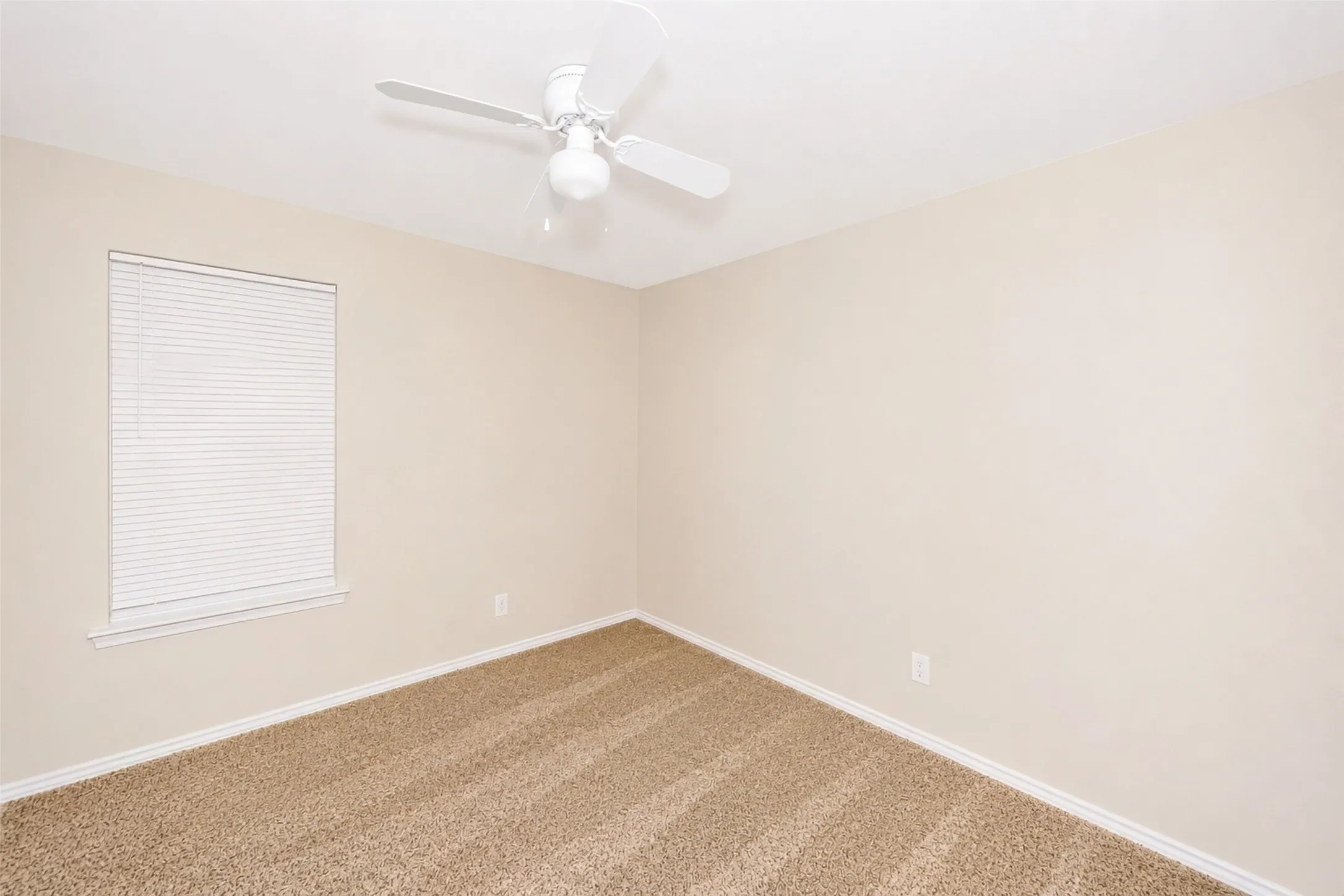 Single Family Residence For Sale in Collin County , 7120 Planters Row Drive, Mc Kinney, Texas 75070, 3 Bedrooms, 3 Bathrooms, 2 Garage spaces, 1,447 Sqft, built in 2005, Price $339,999, mls#21350831, Real Estate Agent in Mc Kinney, Homes For Sale in Collin county, Homes For Sale in Mc Kinney, Realtor in Mc Kinney Texas, Real Estate Brokerage Independent Realty Texas, Luminita Cordes Realtor