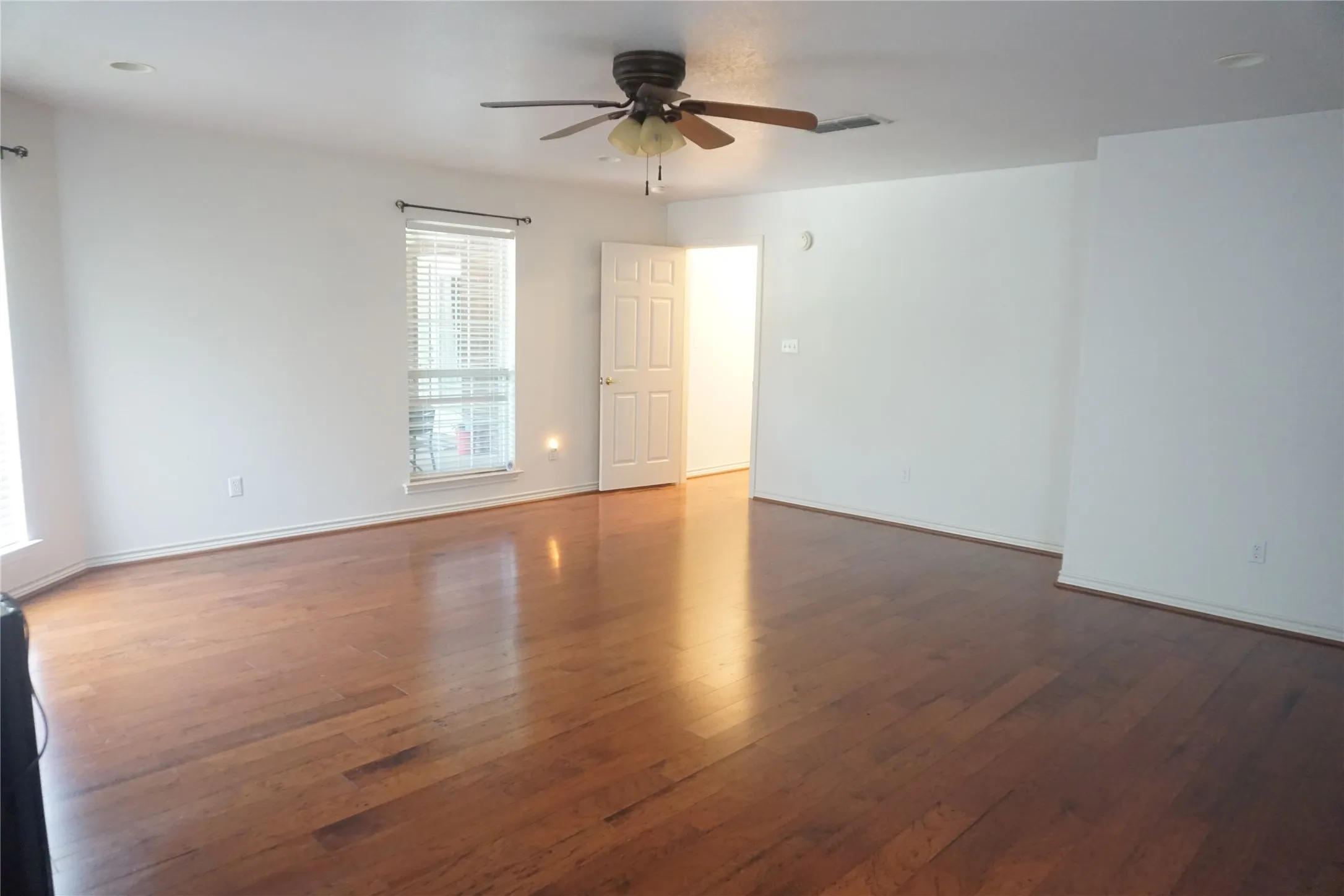 Single Family Residence For Sale in Grayson County , 610 S Lillis Lane, Denison, Texas 75020, 3 Bedrooms, 3 Bathrooms, 2 Garage spaces, 3,352 Sqft, built in 2002, Price $579,900, mls#21350527, Real Estate Agent in Denison, Homes For Sale in Grayson county, Homes For Sale in Denison, Realtor in Denison Texas, Real Estate Brokerage Independent Realty Texas, Luminita Cordes Realtor