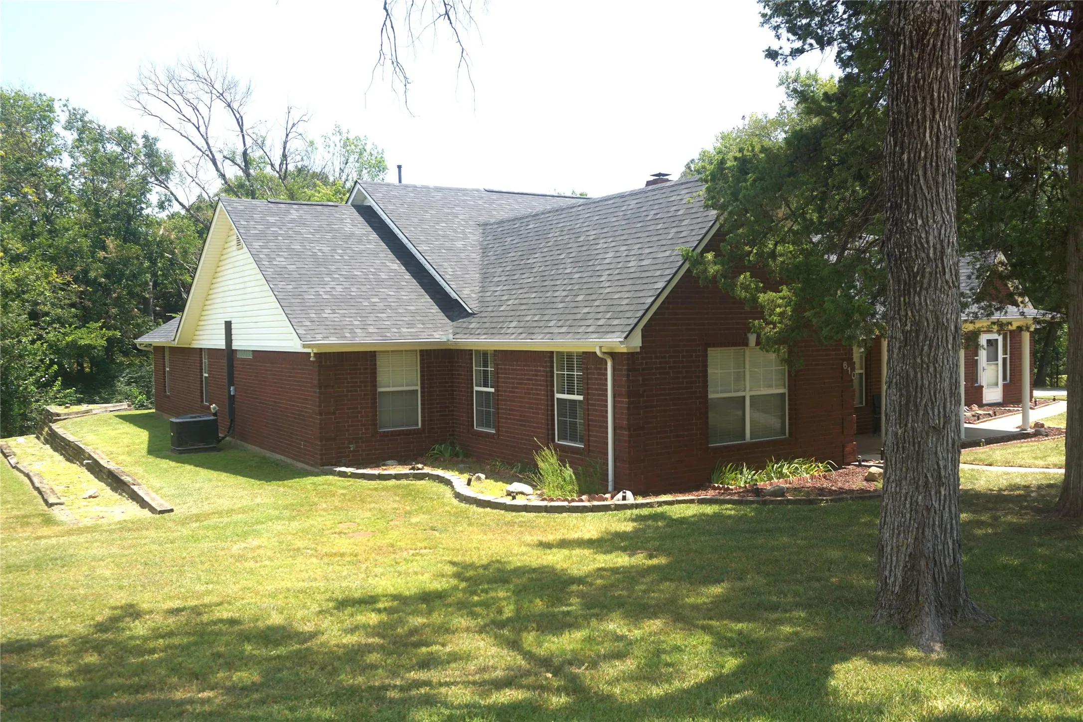 Single Family Residence For Sale in Grayson County , 610 S Lillis Lane, Denison, Texas 75020, 3 Bedrooms, 3 Bathrooms, 2 Garage spaces, 3,352 Sqft, built in 2002, Price $579,900, mls#21350527, Real Estate Agent in Denison, Homes For Sale in Grayson county, Homes For Sale in Denison, Realtor in Denison Texas, Real Estate Brokerage Independent Realty Texas, Luminita Cordes Realtor