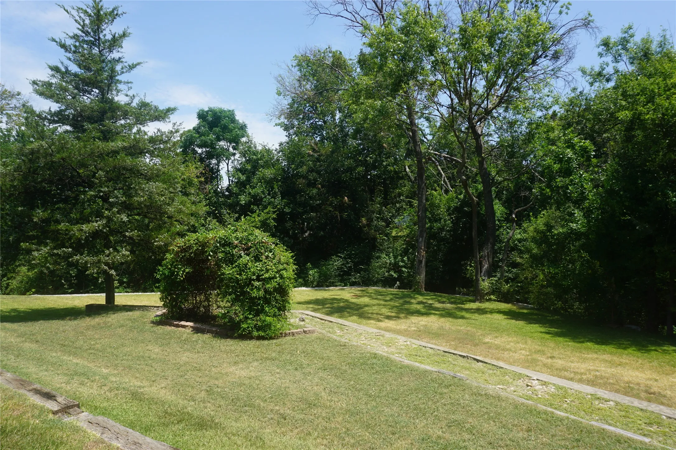 Single Family Residence For Sale in Grayson County , 610 S Lillis Lane, Denison, Texas 75020, 3 Bedrooms, 3 Bathrooms, 2 Garage spaces, 3,352 Sqft, built in 2002, Price $579,900, mls#21350527, Real Estate Agent in Denison, Homes For Sale in Grayson county, Homes For Sale in Denison, Realtor in Denison Texas, Real Estate Brokerage Independent Realty Texas, Luminita Cordes Realtor