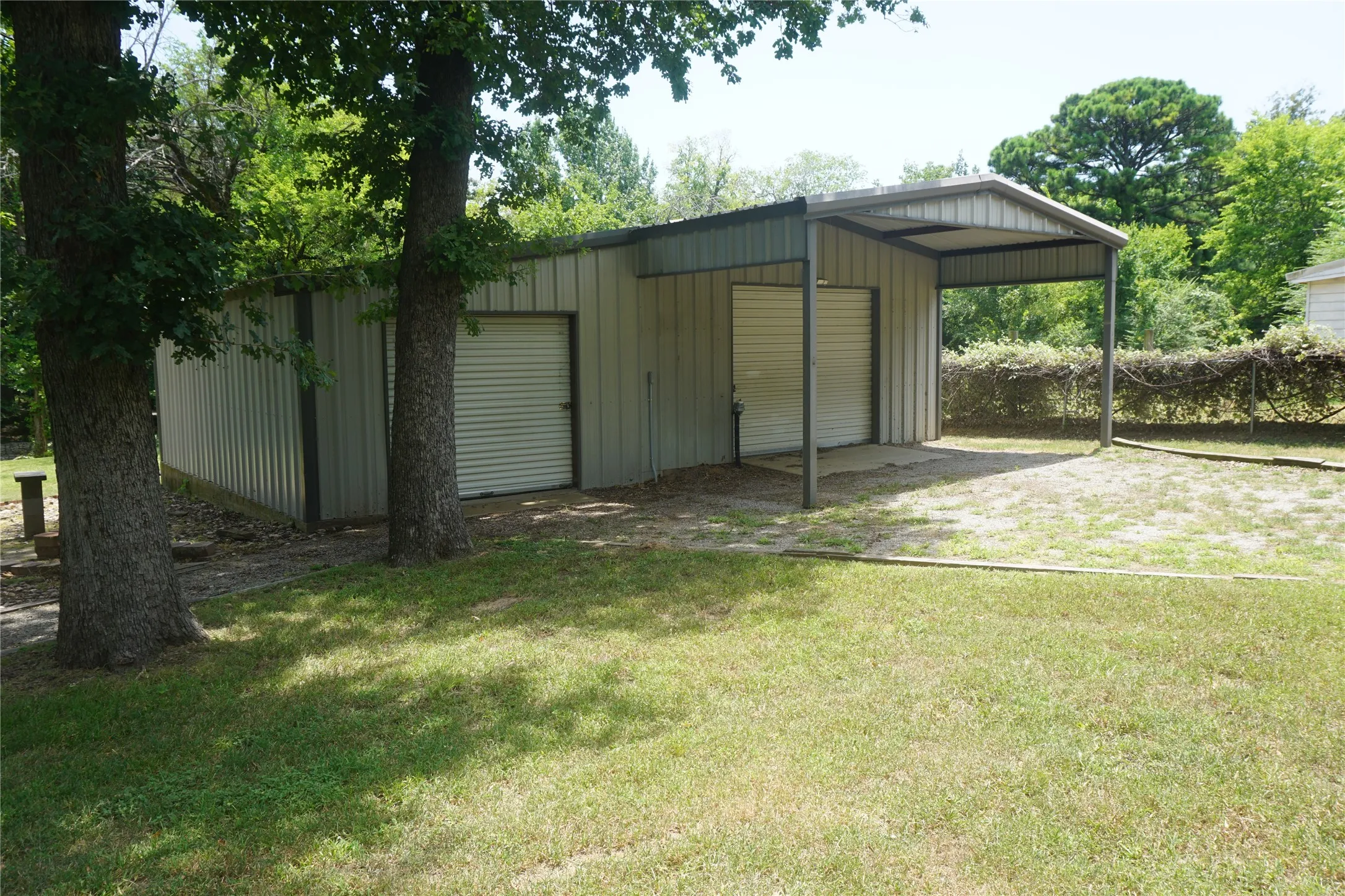 Single Family Residence For Sale in Grayson County , 610 S Lillis Lane, Denison, Texas 75020, 3 Bedrooms, 3 Bathrooms, 2 Garage spaces, 3,352 Sqft, built in 2002, Price $579,900, mls#21350527, Real Estate Agent in Denison, Homes For Sale in Grayson county, Homes For Sale in Denison, Realtor in Denison Texas, Real Estate Brokerage Independent Realty Texas, Luminita Cordes Realtor