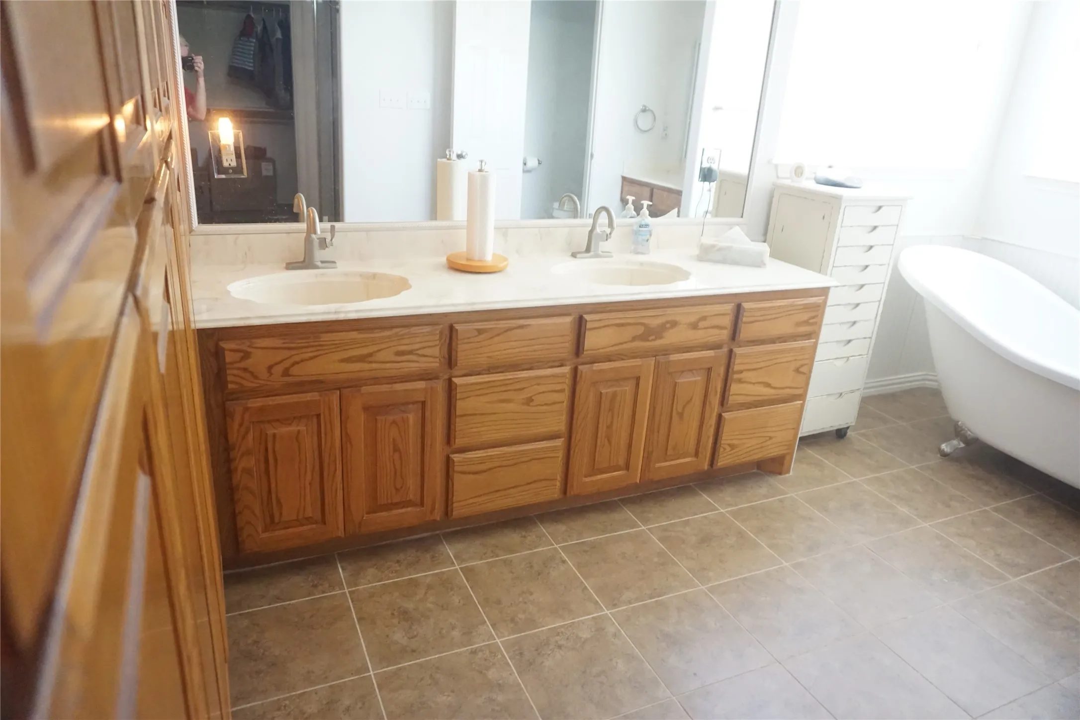 Single Family Residence For Sale in Grayson County , 610 S Lillis Lane, Denison, Texas 75020, 3 Bedrooms, 3 Bathrooms, 2 Garage spaces, 3,352 Sqft, built in 2002, Price $579,900, mls#21350527, Real Estate Agent in Denison, Homes For Sale in Grayson county, Homes For Sale in Denison, Realtor in Denison Texas, Real Estate Brokerage Independent Realty Texas, Luminita Cordes Realtor