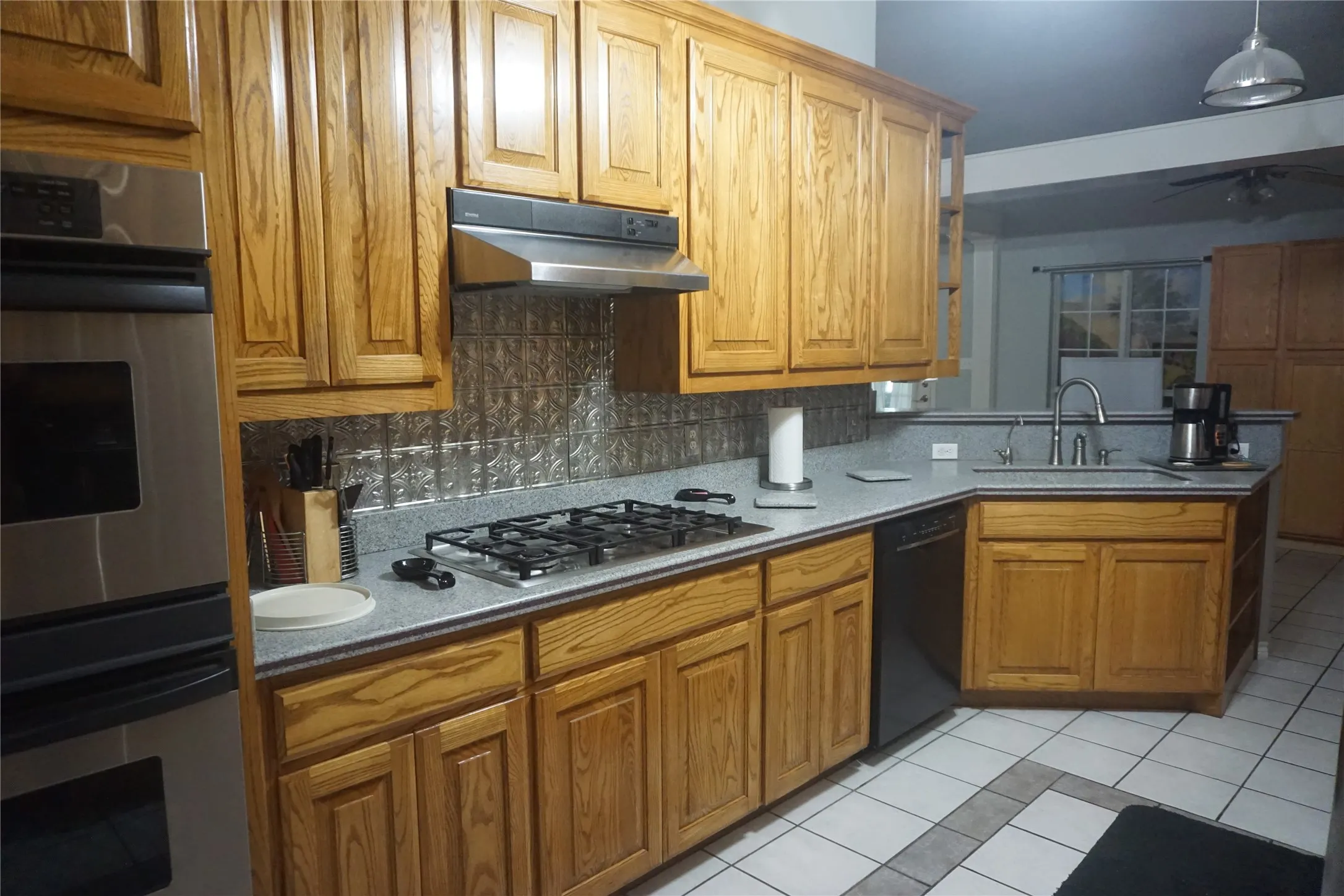 Single Family Residence For Sale in Grayson County , 610 S Lillis Lane, Denison, Texas 75020, 3 Bedrooms, 3 Bathrooms, 2 Garage spaces, 3,352 Sqft, built in 2002, Price $579,900, mls#21350527, Real Estate Agent in Denison, Homes For Sale in Grayson county, Homes For Sale in Denison, Realtor in Denison Texas, Real Estate Brokerage Independent Realty Texas, Luminita Cordes Realtor