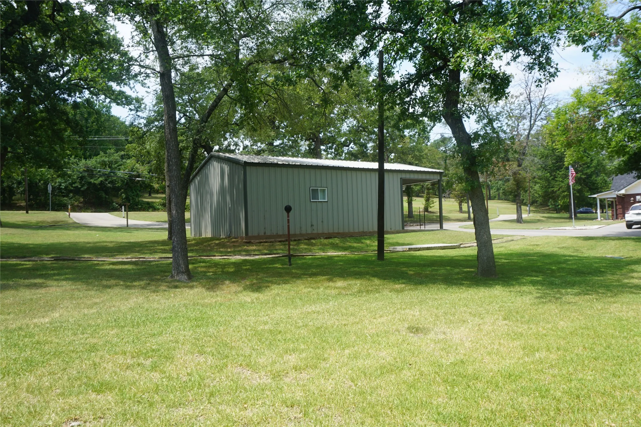Single Family Residence For Sale in Grayson County , 610 S Lillis Lane, Denison, Texas 75020, 3 Bedrooms, 3 Bathrooms, 2 Garage spaces, 3,352 Sqft, built in 2002, Price $579,900, mls#21350527, Real Estate Agent in Denison, Homes For Sale in Grayson county, Homes For Sale in Denison, Realtor in Denison Texas, Real Estate Brokerage Independent Realty Texas, Luminita Cordes Realtor