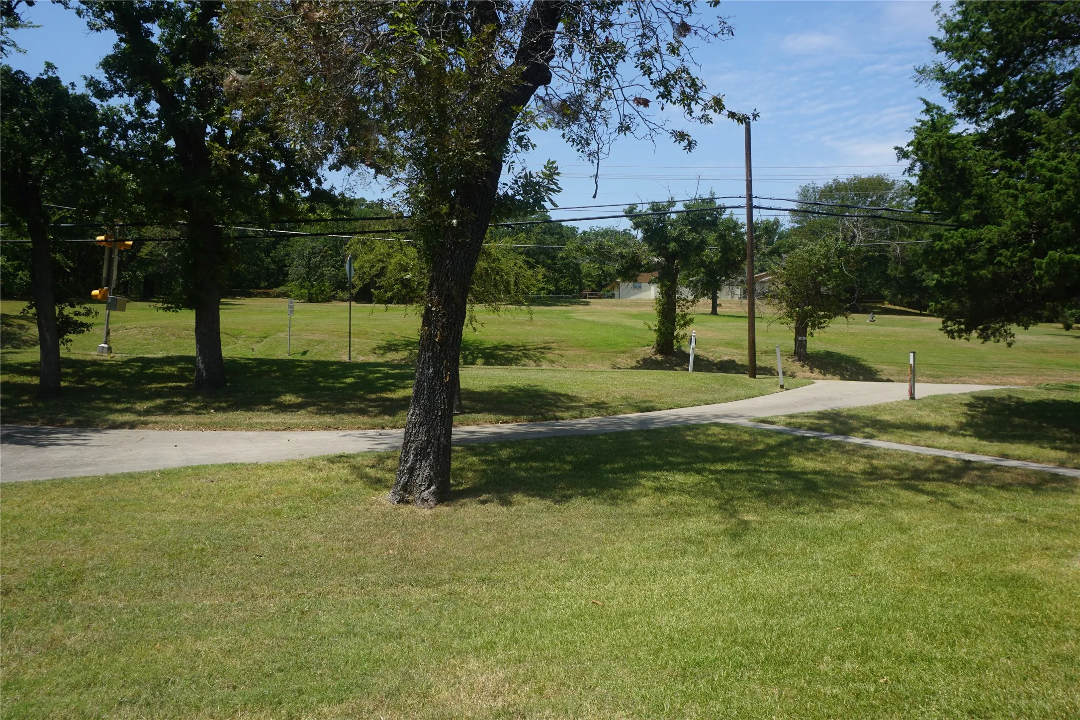 Single Family Residence For Sale in Grayson County , 610 S Lillis Lane, Denison, Texas 75020, 3 Bedrooms, 3 Bathrooms, 2 Garage spaces, 3,352 Sqft, built in 2002, Price $579,900, mls#21350527, Real Estate Agent in Denison, Homes For Sale in Grayson county, Homes For Sale in Denison, Realtor in Denison Texas, Real Estate Brokerage Independent Realty Texas, Luminita Cordes Realtor