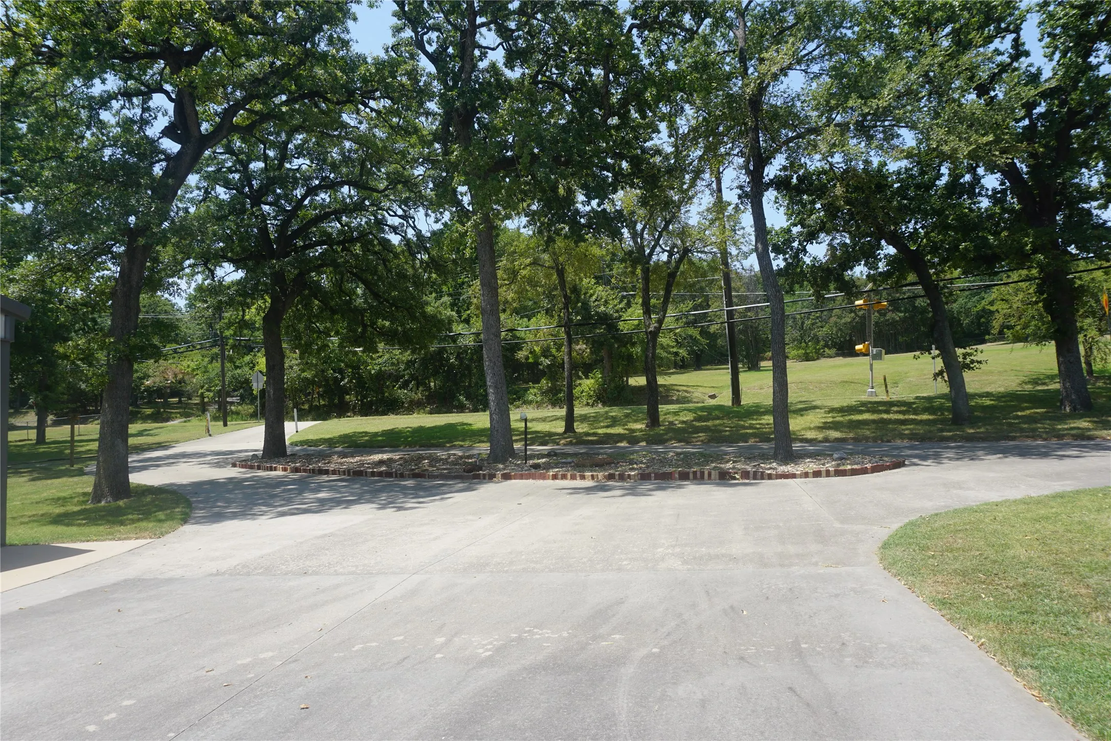 Single Family Residence For Sale in Grayson County , 610 S Lillis Lane, Denison, Texas 75020, 3 Bedrooms, 3 Bathrooms, 2 Garage spaces, 3,352 Sqft, built in 2002, Price $579,900, mls#21350527, Real Estate Agent in Denison, Homes For Sale in Grayson county, Homes For Sale in Denison, Realtor in Denison Texas, Real Estate Brokerage Independent Realty Texas, Luminita Cordes Realtor