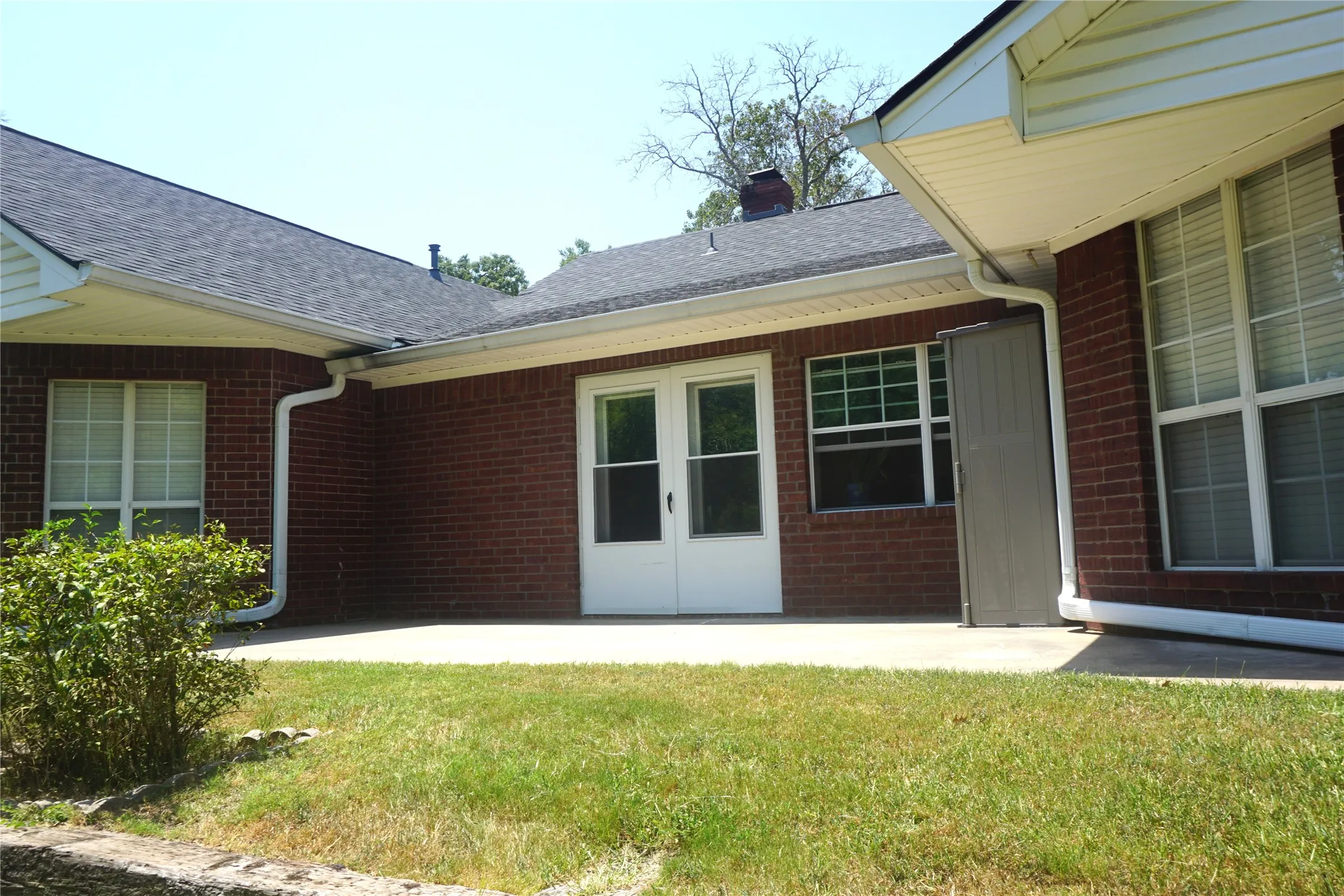 Single Family Residence For Sale in Grayson County , 610 S Lillis Lane, Denison, Texas 75020, 3 Bedrooms, 3 Bathrooms, 2 Garage spaces, 3,352 Sqft, built in 2002, Price $579,900, mls#21350527, Real Estate Agent in Denison, Homes For Sale in Grayson county, Homes For Sale in Denison, Realtor in Denison Texas, Real Estate Brokerage Independent Realty Texas, Luminita Cordes Realtor