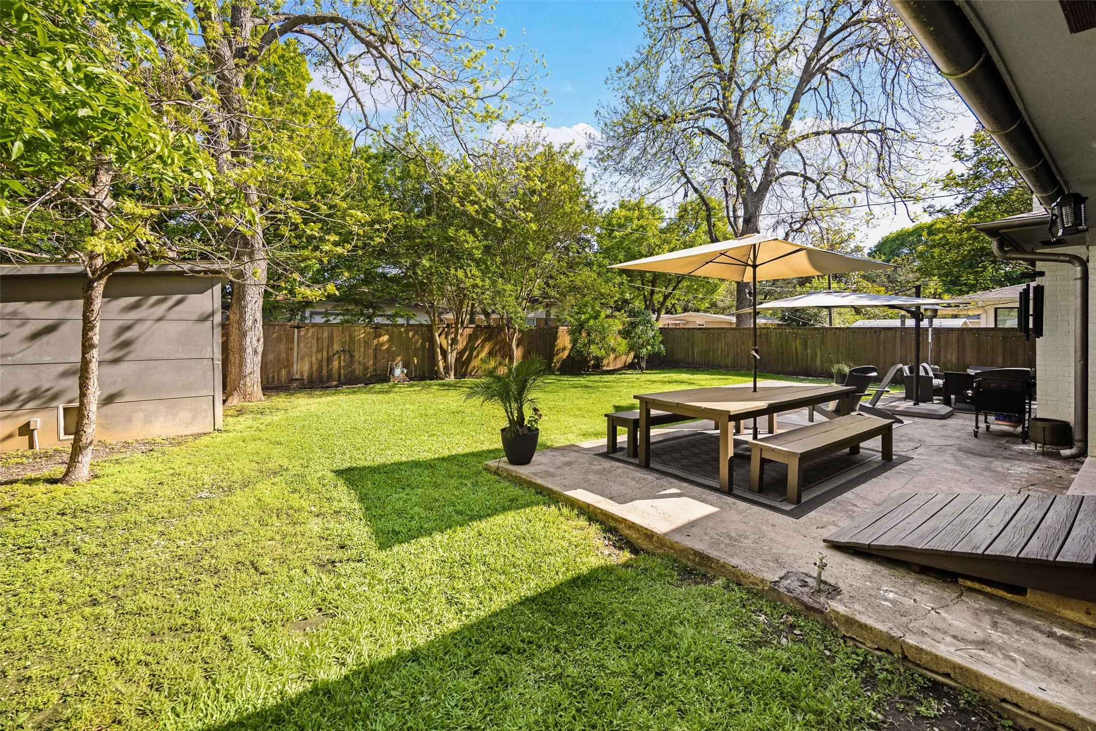 Single Family Residence For Sale in Dallas County , 7418 Fenton Drive, Dallas, Texas 75231, 2 Bedroom, 2 Bathroom, 2 Garage spaces, 1,817 Sqft, built in 1954, mls#21349391, Real Estate Agent in Dallas, Homes For Sale in Dallas county, Homes For Sale in Dallas, Realtor in Dallas Texas, Real Estate Brokerage Independent Realty Texas, Luminita Cordes Realtor