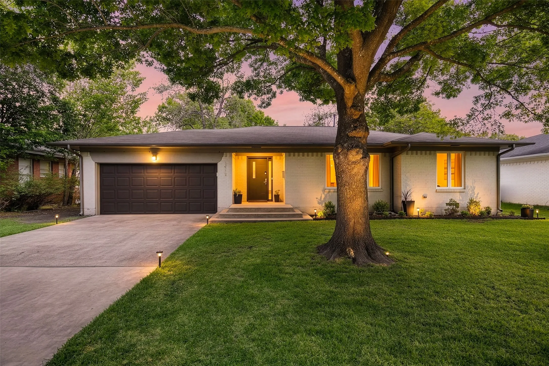 Single Family Residence For Sale in Dallas County , 7418 Fenton Drive, Dallas, Texas 75231, 2 Bedroom, 2 Bathroom, 2 Garage spaces, 1,817 Sqft, built in 1954, mls#21349391, Real Estate Agent in Dallas, Homes For Sale in Dallas county, Homes For Sale in Dallas, Realtor in Dallas Texas, Real Estate Brokerage Independent Realty Texas, Luminita Cordes Realtor