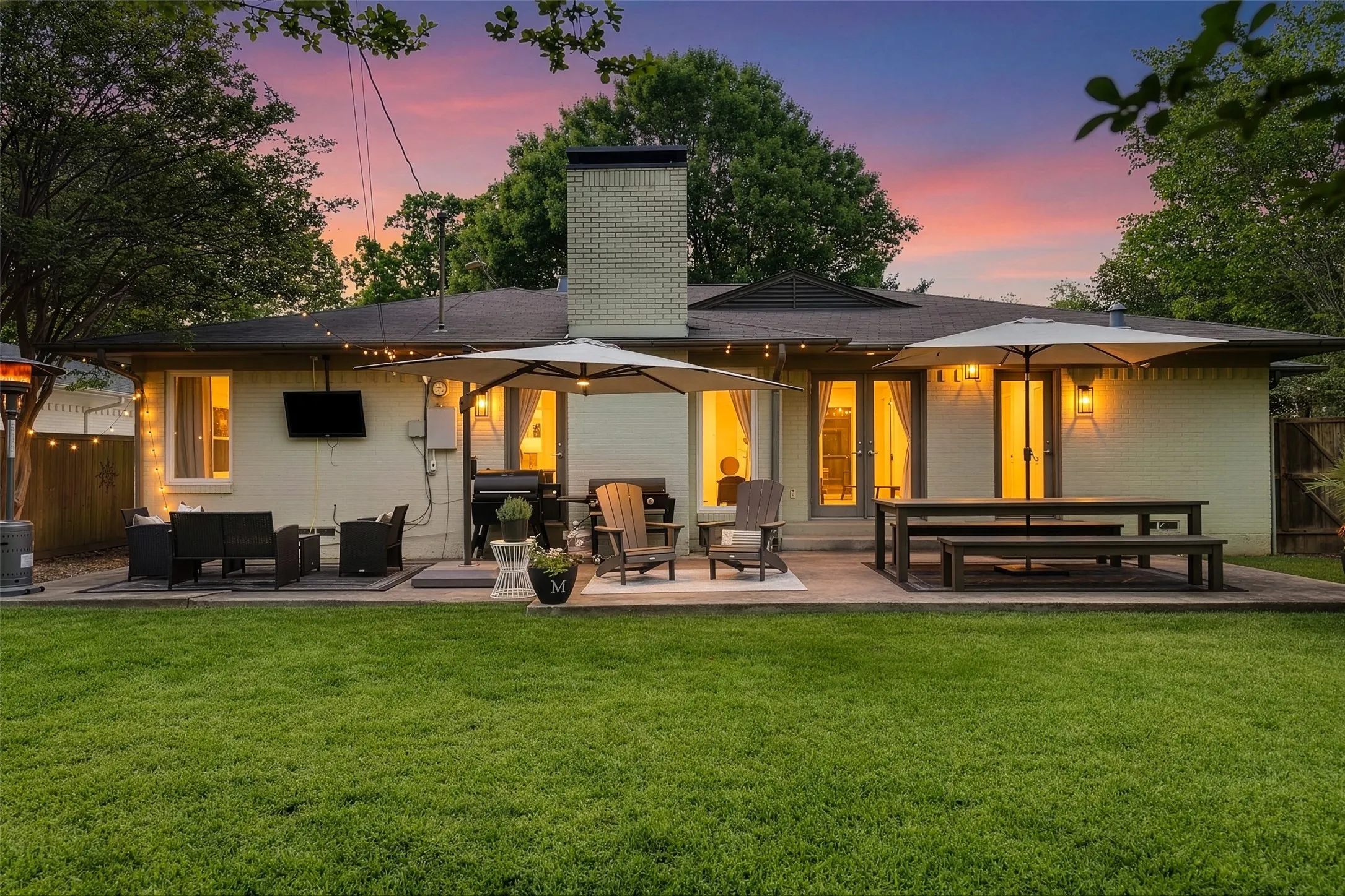 Single Family Residence For Sale in Dallas County , 7418 Fenton Drive, Dallas, Texas 75231, 2 Bedroom, 2 Bathroom, 2 Garage spaces, 1,817 Sqft, built in 1954, mls#21349391, Real Estate Agent in Dallas, Homes For Sale in Dallas county, Homes For Sale in Dallas, Realtor in Dallas Texas, Real Estate Brokerage Independent Realty Texas, Luminita Cordes Realtor