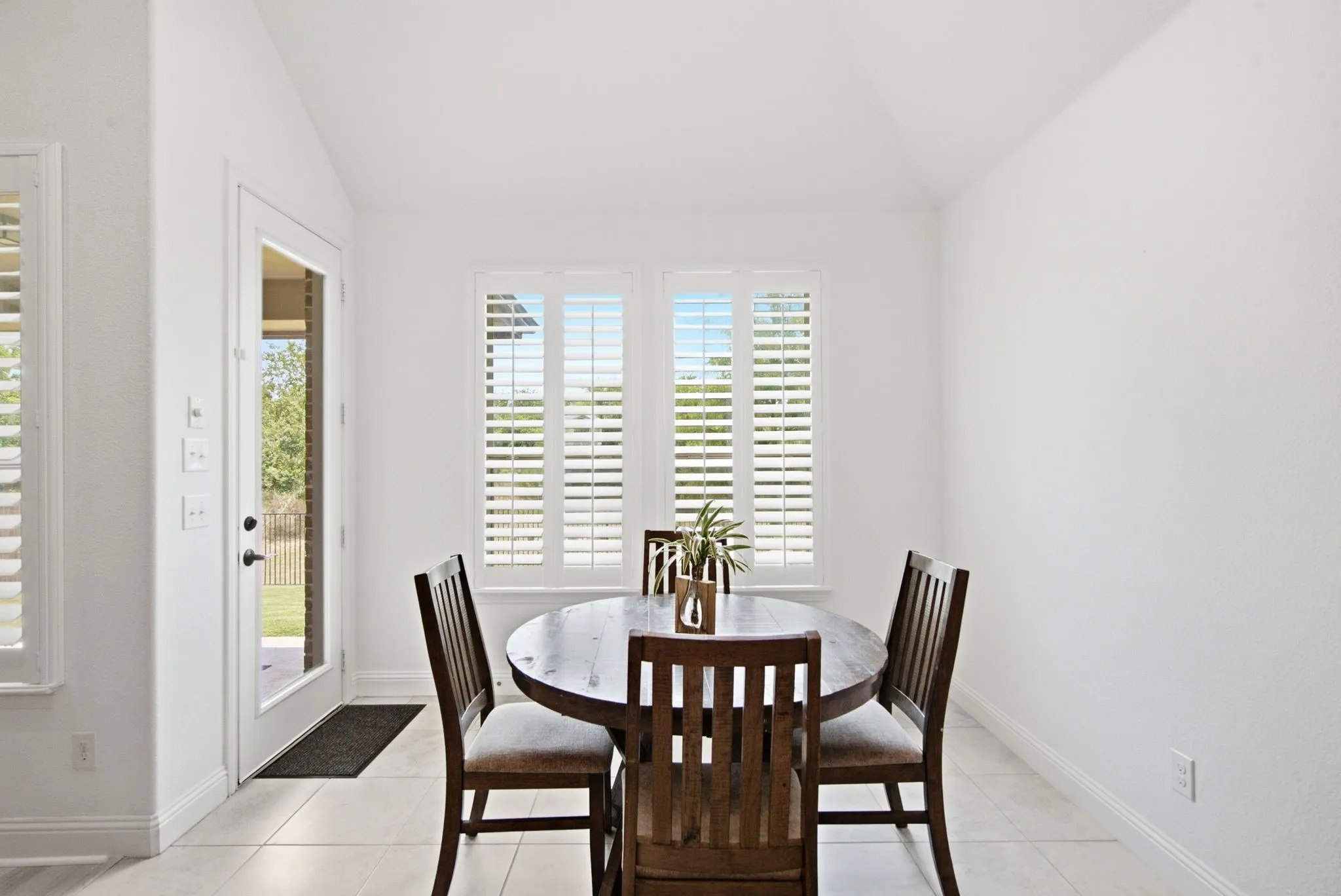 Single Family Residence For Sale in Parker County , 14925 Belclaire Avenue, Aledo, Texas 76008, 3 Bedroom, 2 Bathroom, 2 Garage spaces, 2,317 Sqft, built in 2018, mls#21350961, Real Estate Agent in Aledo, Homes For Sale in Parker county, Homes For Sale in Aledo, Realtor in Aledo Texas, Real Estate Brokerage Independent Realty Texas, Luminita Cordes Realtor