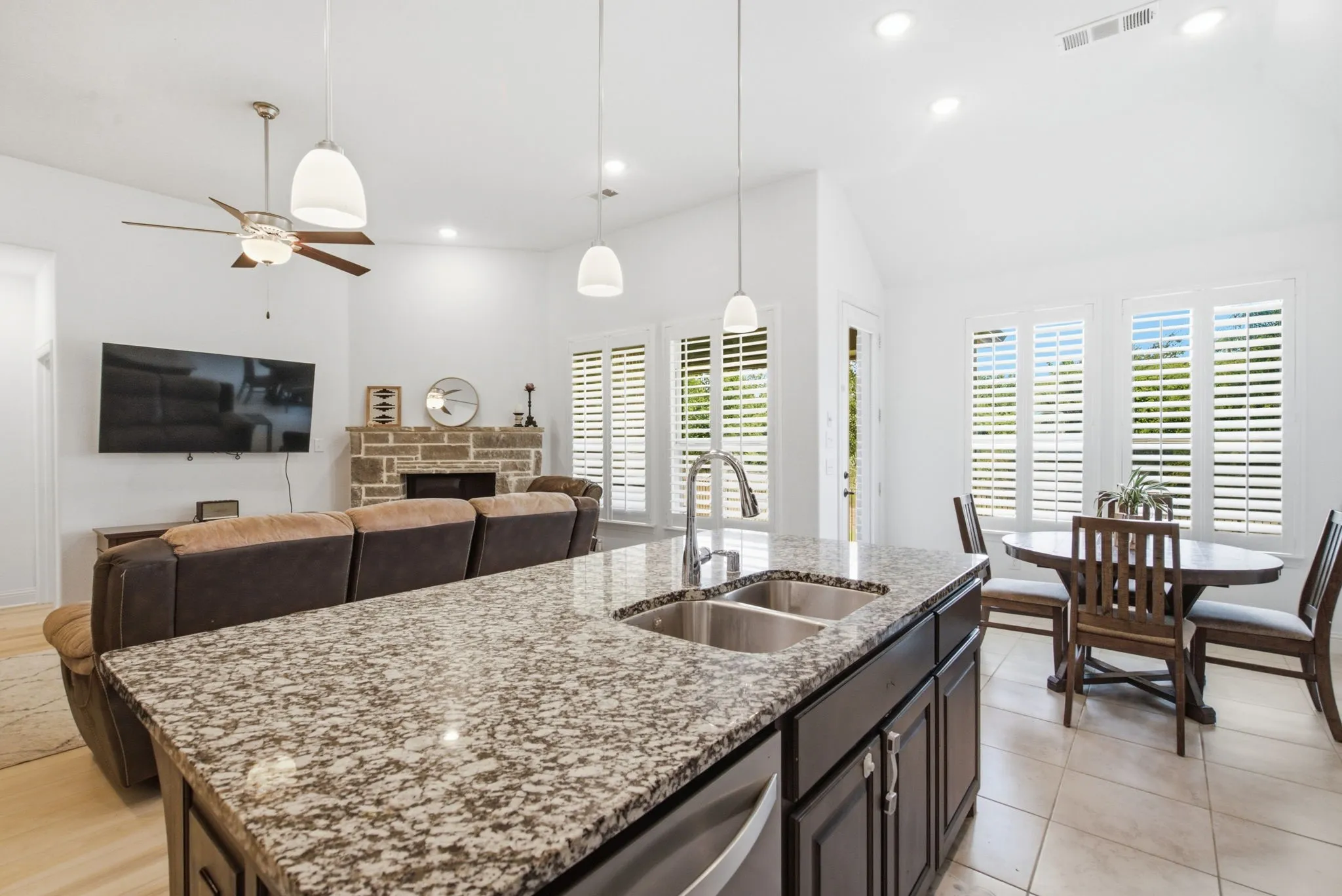 Single Family Residence For Sale in Parker County , 14925 Belclaire Avenue, Aledo, Texas 76008, 3 Bedroom, 2 Bathroom, 2 Garage spaces, 2,317 Sqft, built in 2018, mls#21350961, Real Estate Agent in Aledo, Homes For Sale in Parker county, Homes For Sale in Aledo, Realtor in Aledo Texas, Real Estate Brokerage Independent Realty Texas, Luminita Cordes Realtor