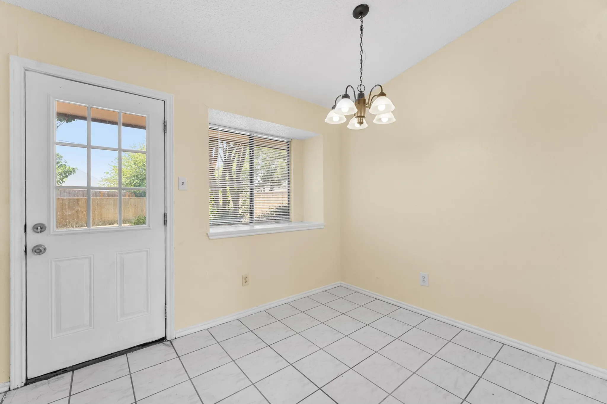 Single Family Residence For Sale in Collin County , 1404 Sheppard Lane, Wylie, Texas 75098, 3 Bedroom, 2 Bathroom, 2 Garage spaces, 1,161 Sqft, built in 1987, mls#21350696, Real Estate Agent in Wylie, Homes For Sale in Collin county, Homes For Sale in Wylie, Realtor in Wylie Texas, Real Estate Brokerage Independent Realty Texas, Luminita Cordes Realtor