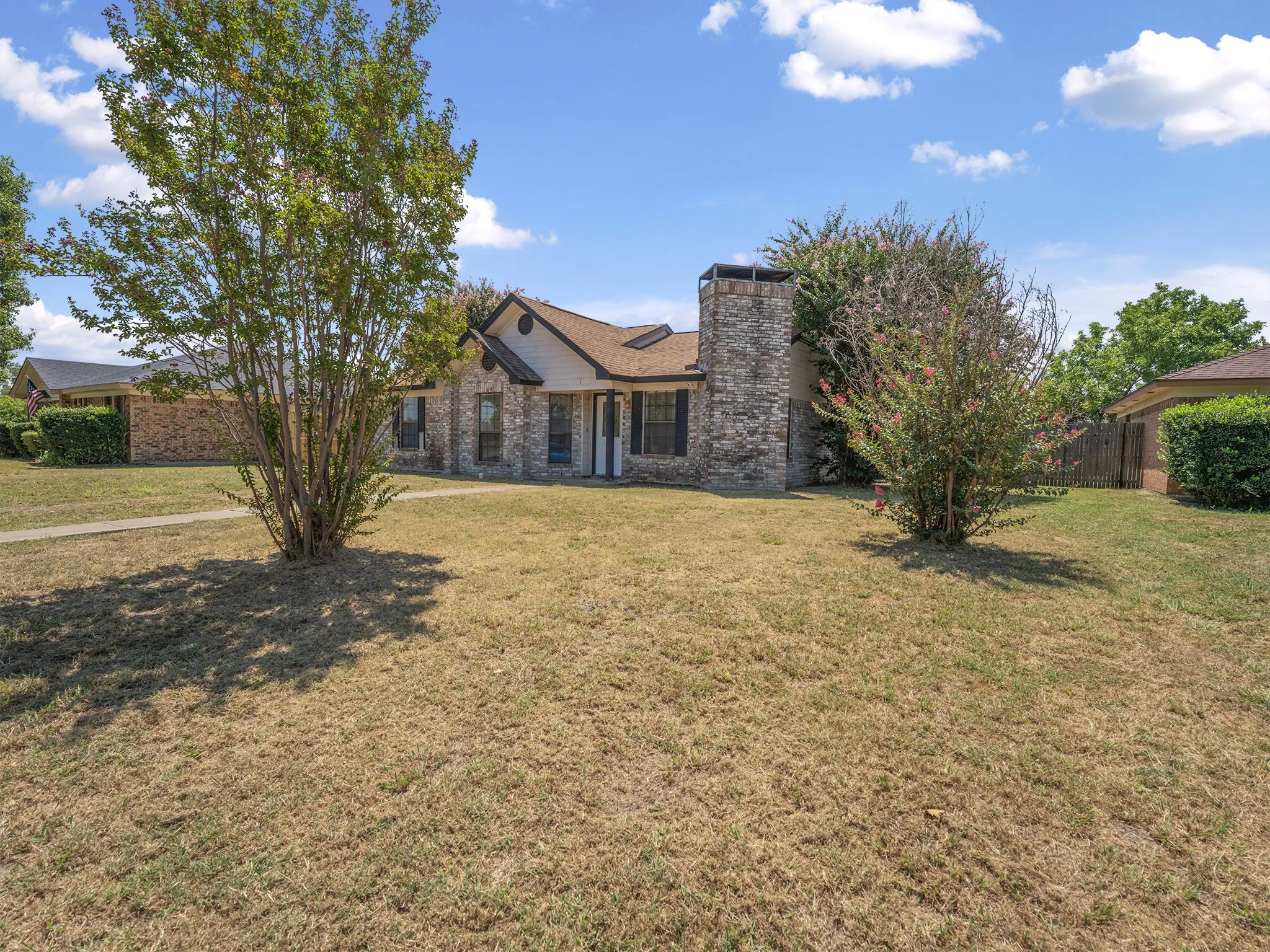 Single Family Residence For Sale in Collin County , 1404 Sheppard Lane, Wylie, Texas 75098, 3 Bedroom, 2 Bathroom, 2 Garage spaces, 1,161 Sqft, built in 1987, mls#21350696, Real Estate Agent in Wylie, Homes For Sale in Collin county, Homes For Sale in Wylie, Realtor in Wylie Texas, Real Estate Brokerage Independent Realty Texas, Luminita Cordes Realtor