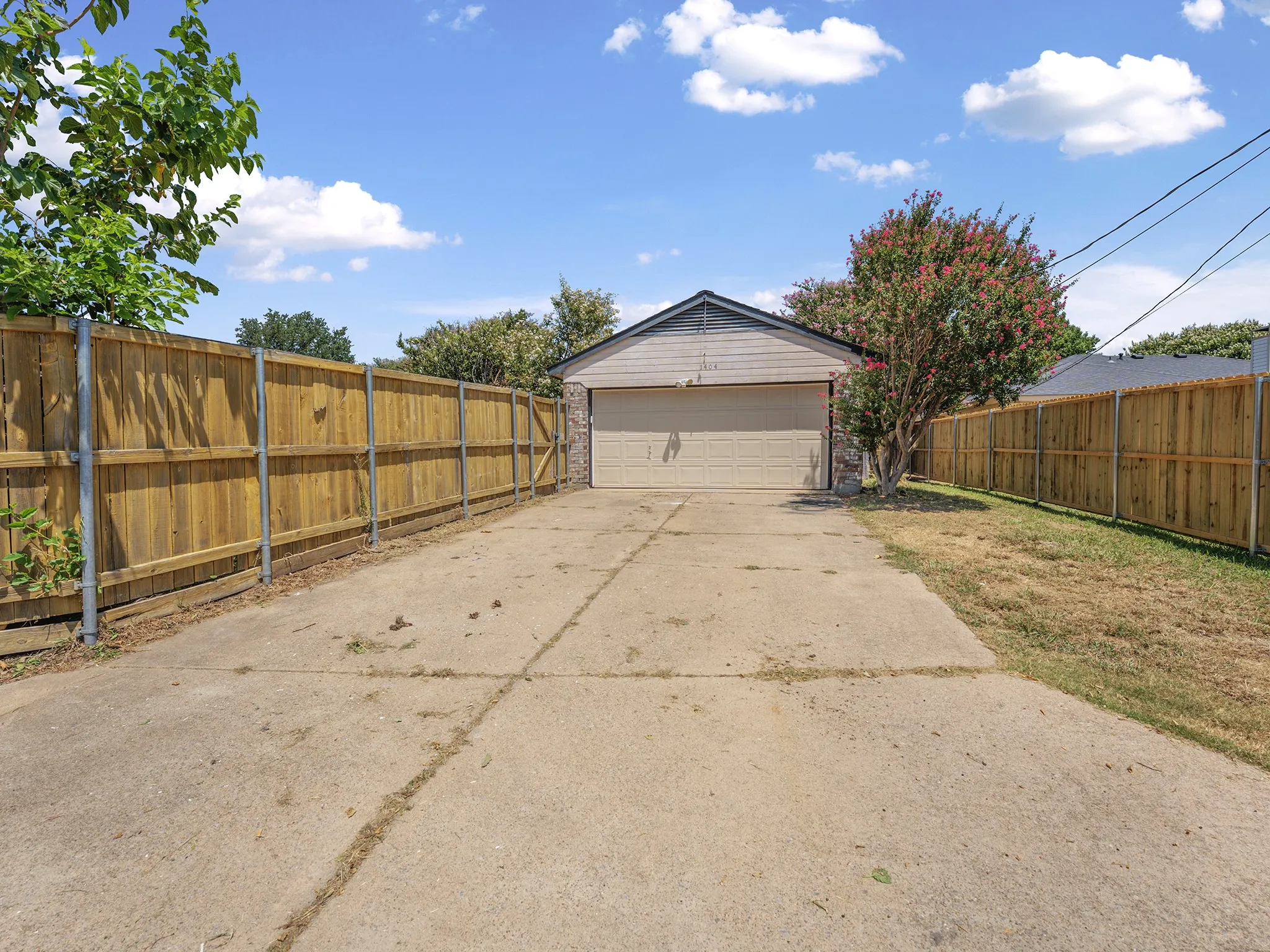 Single Family Residence For Sale in Collin County , 1404 Sheppard Lane, Wylie, Texas 75098, 3 Bedroom, 2 Bathroom, 2 Garage spaces, 1,161 Sqft, built in 1987, mls#21350696, Real Estate Agent in Wylie, Homes For Sale in Collin county, Homes For Sale in Wylie, Realtor in Wylie Texas, Real Estate Brokerage Independent Realty Texas, Luminita Cordes Realtor