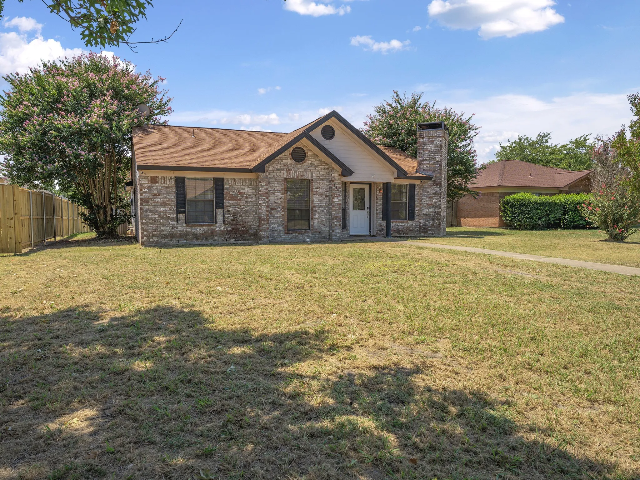 Single Family Residence For Sale in Collin County , 1404 Sheppard Lane, Wylie, Texas 75098, 3 Bedroom, 2 Bathroom, 2 Garage spaces, 1,161 Sqft, built in 1987, mls#21350696, Real Estate Agent in Wylie, Homes For Sale in Collin county, Homes For Sale in Wylie, Realtor in Wylie Texas, Real Estate Brokerage Independent Realty Texas, Luminita Cordes Realtor