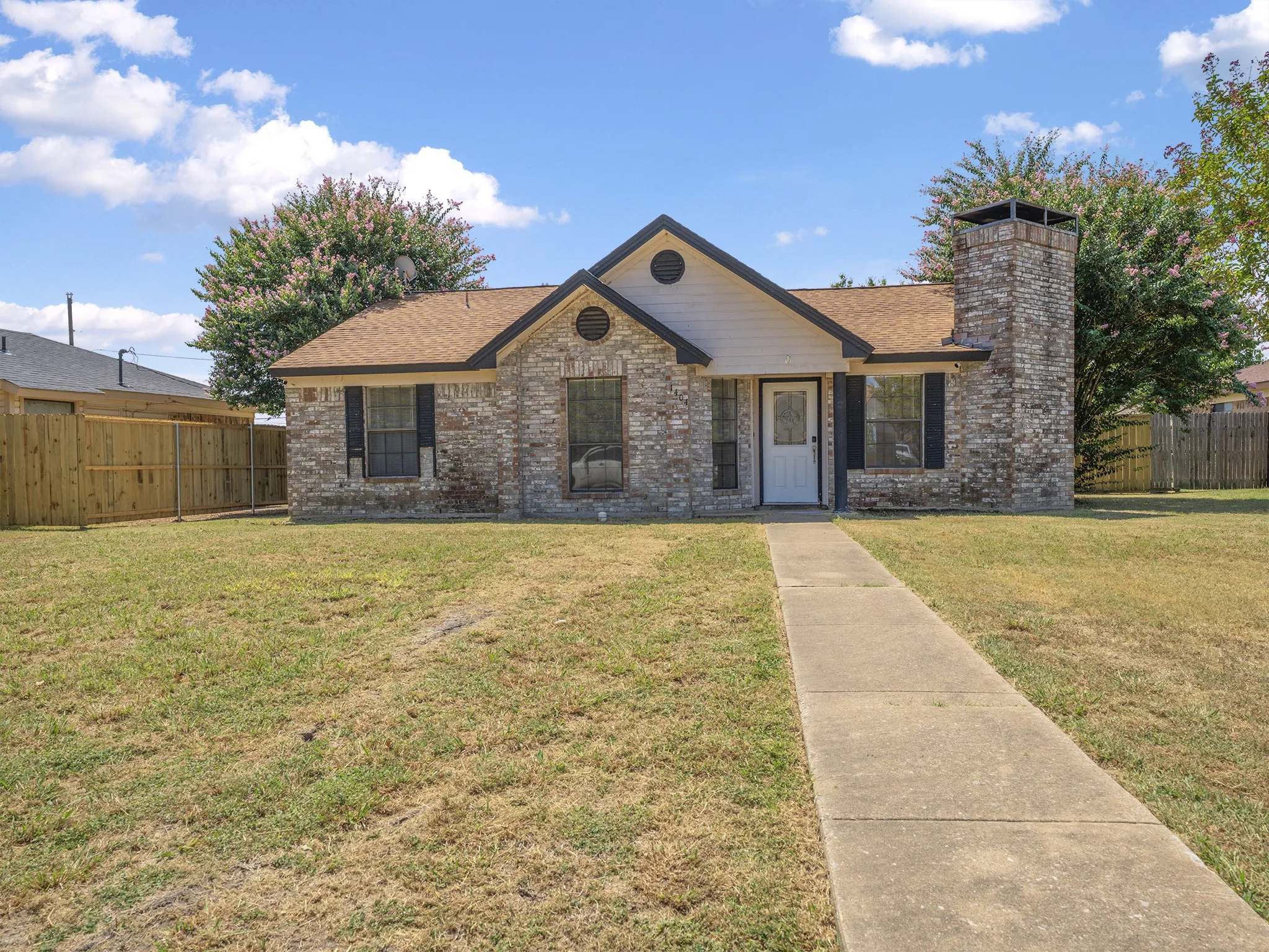 Single Family Residence For Sale in Collin County , 1404 Sheppard Lane, Wylie, Texas 75098, 3 Bedroom, 2 Bathroom, 2 Garage spaces, 1,161 Sqft, built in 1987, mls#21350696, Real Estate Agent in Wylie, Homes For Sale in Collin county, Homes For Sale in Wylie, Realtor in Wylie Texas, Real Estate Brokerage Independent Realty Texas, Luminita Cordes Realtor
