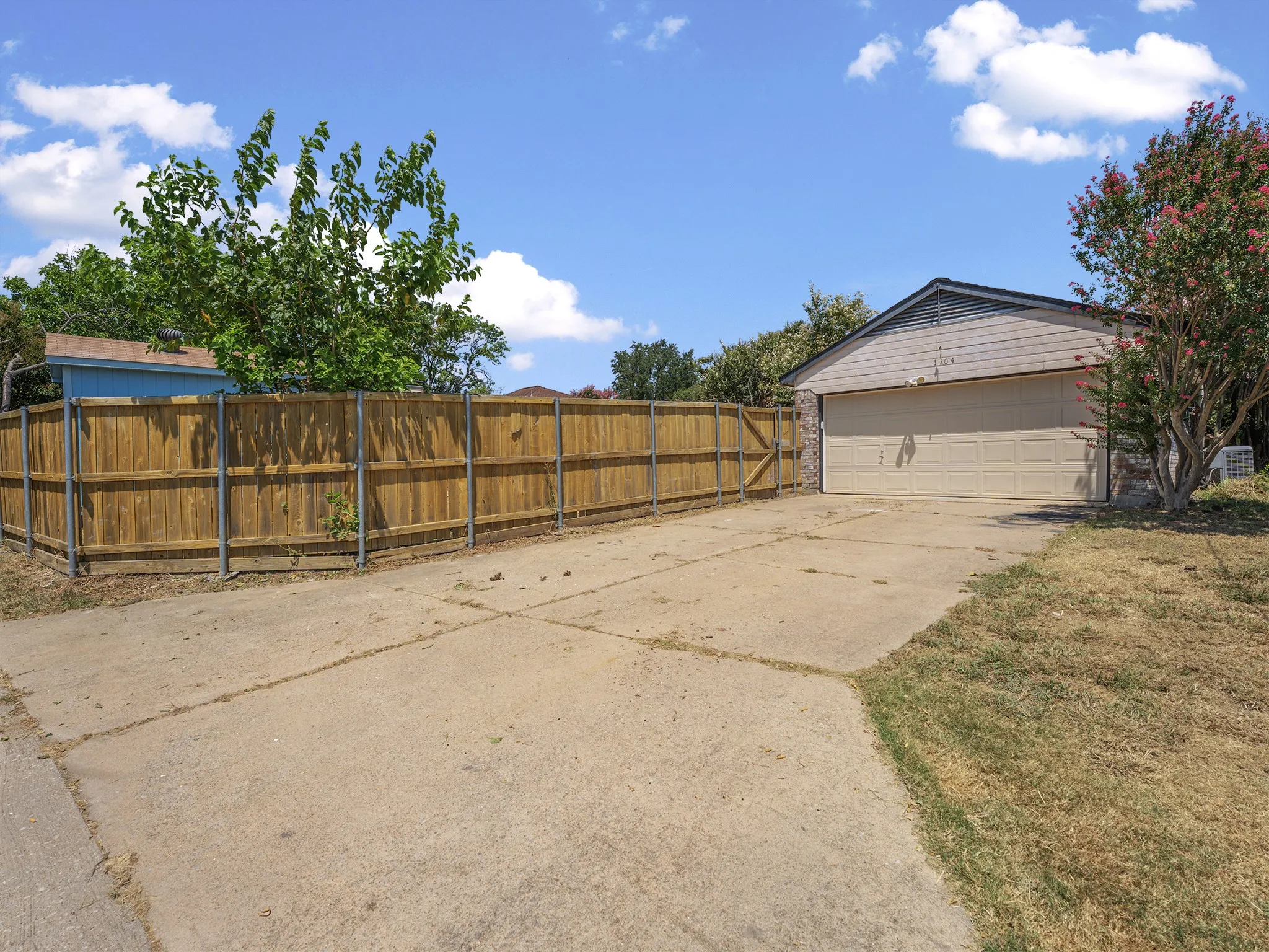 Single Family Residence For Sale in Collin County , 1404 Sheppard Lane, Wylie, Texas 75098, 3 Bedroom, 2 Bathroom, 2 Garage spaces, 1,161 Sqft, built in 1987, mls#21350696, Real Estate Agent in Wylie, Homes For Sale in Collin county, Homes For Sale in Wylie, Realtor in Wylie Texas, Real Estate Brokerage Independent Realty Texas, Luminita Cordes Realtor