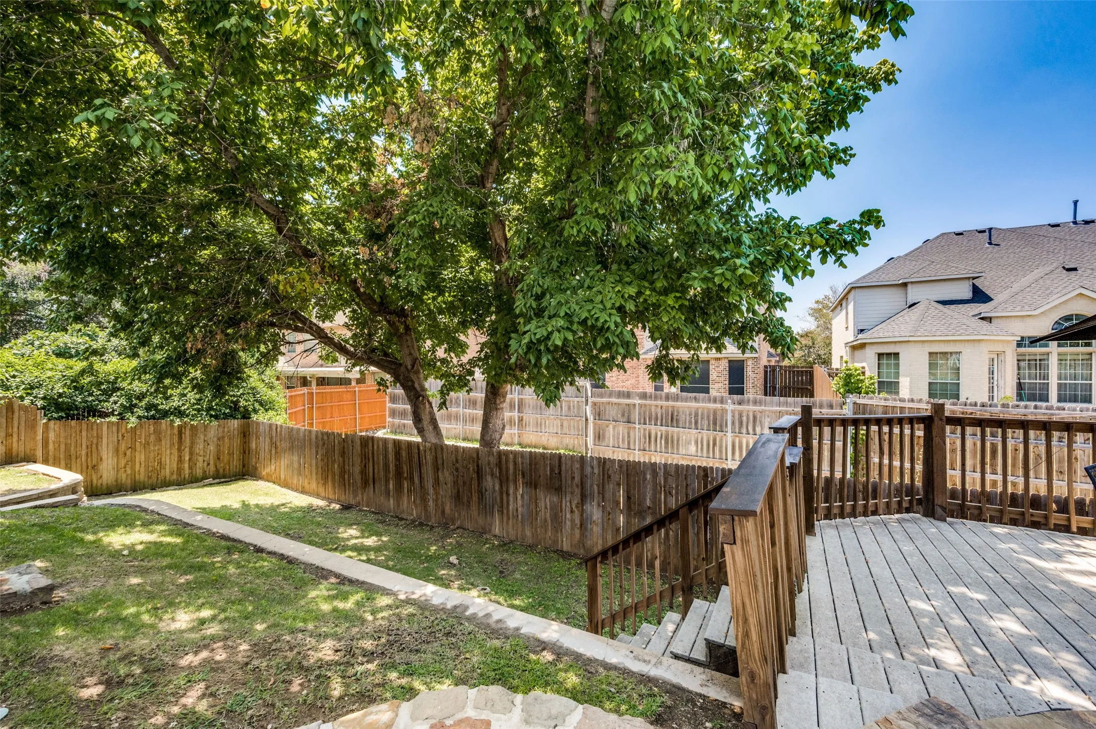 Single Family Residence For Sale in Tarrant County , 5104 Independence Avenue, Arlington, Texas 76017, 4 Bedroom, 3 Bathroom, 2 Garage spaces, 1,985 Sqft, built in 1998, mls#21350843, Real Estate Agent in Arlington, Homes For Sale in Tarrant county, Homes For Sale in Arlington, Realtor in Arlington Texas, Real Estate Brokerage Independent Realty Texas, Luminita Cordes Realtor