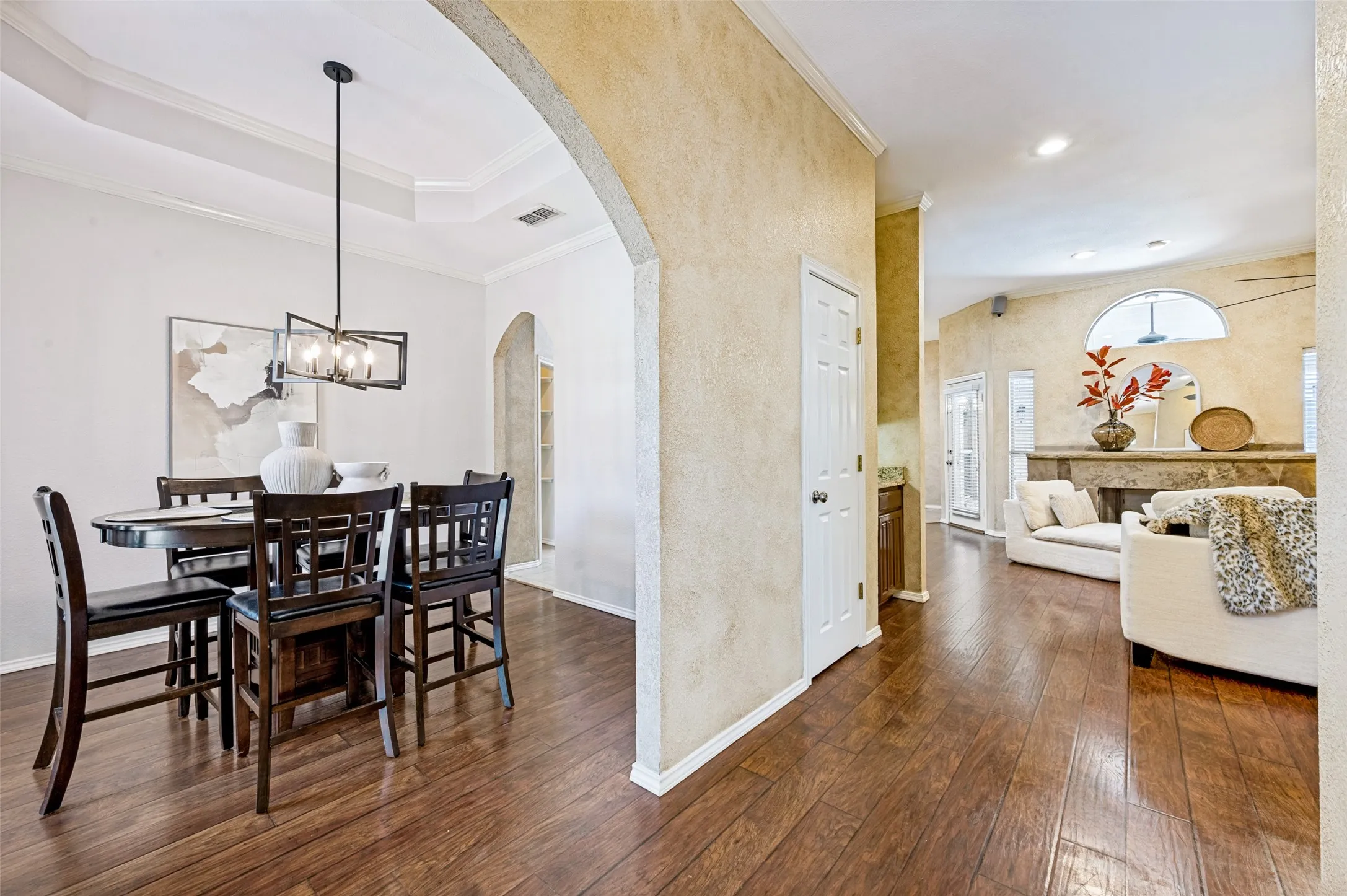 Single Family Residence For Sale in Tarrant County , 5104 Independence Avenue, Arlington, Texas 76017, 4 Bedroom, 3 Bathroom, 2 Garage spaces, 1,985 Sqft, built in 1998, mls#21350843, Real Estate Agent in Arlington, Homes For Sale in Tarrant county, Homes For Sale in Arlington, Realtor in Arlington Texas, Real Estate Brokerage Independent Realty Texas, Luminita Cordes Realtor