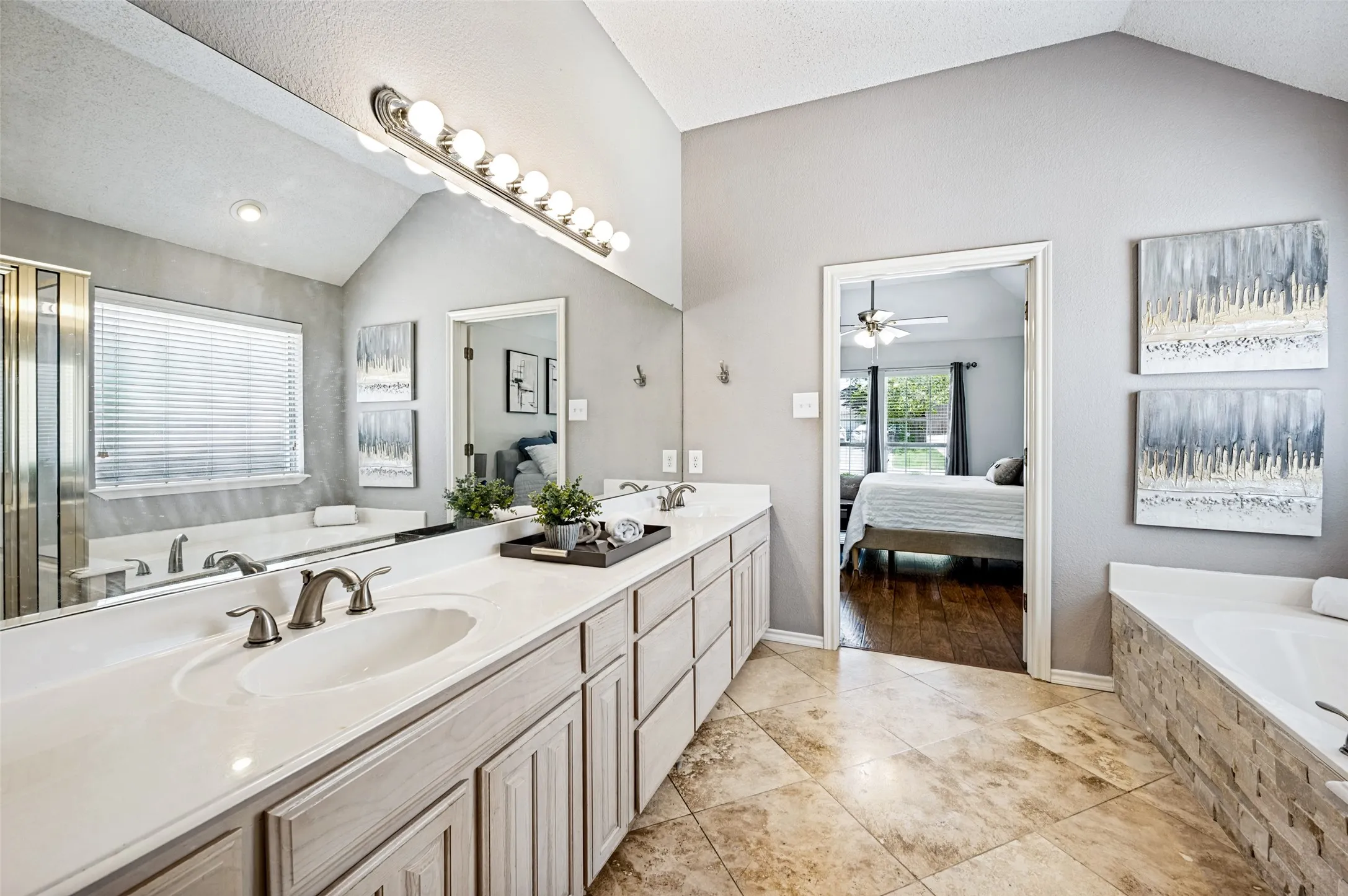 Single Family Residence For Sale in Tarrant County , 5104 Independence Avenue, Arlington, Texas 76017, 4 Bedroom, 3 Bathroom, 2 Garage spaces, 1,985 Sqft, built in 1998, mls#21350843, Real Estate Agent in Arlington, Homes For Sale in Tarrant county, Homes For Sale in Arlington, Realtor in Arlington Texas, Real Estate Brokerage Independent Realty Texas, Luminita Cordes Realtor