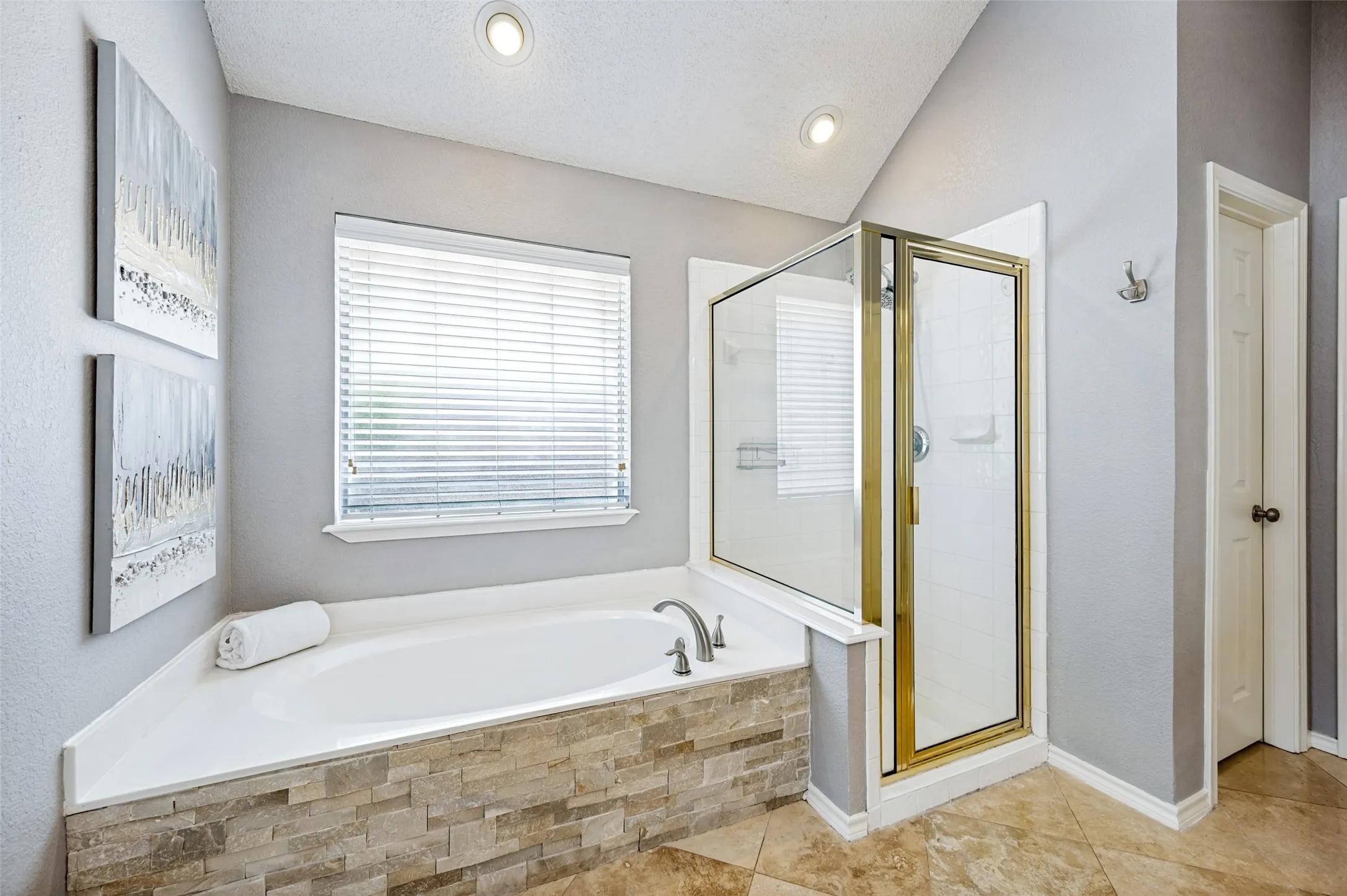 Single Family Residence For Sale in Tarrant County , 5104 Independence Avenue, Arlington, Texas 76017, 4 Bedroom, 3 Bathroom, 2 Garage spaces, 1,985 Sqft, built in 1998, mls#21350843, Real Estate Agent in Arlington, Homes For Sale in Tarrant county, Homes For Sale in Arlington, Realtor in Arlington Texas, Real Estate Brokerage Independent Realty Texas, Luminita Cordes Realtor