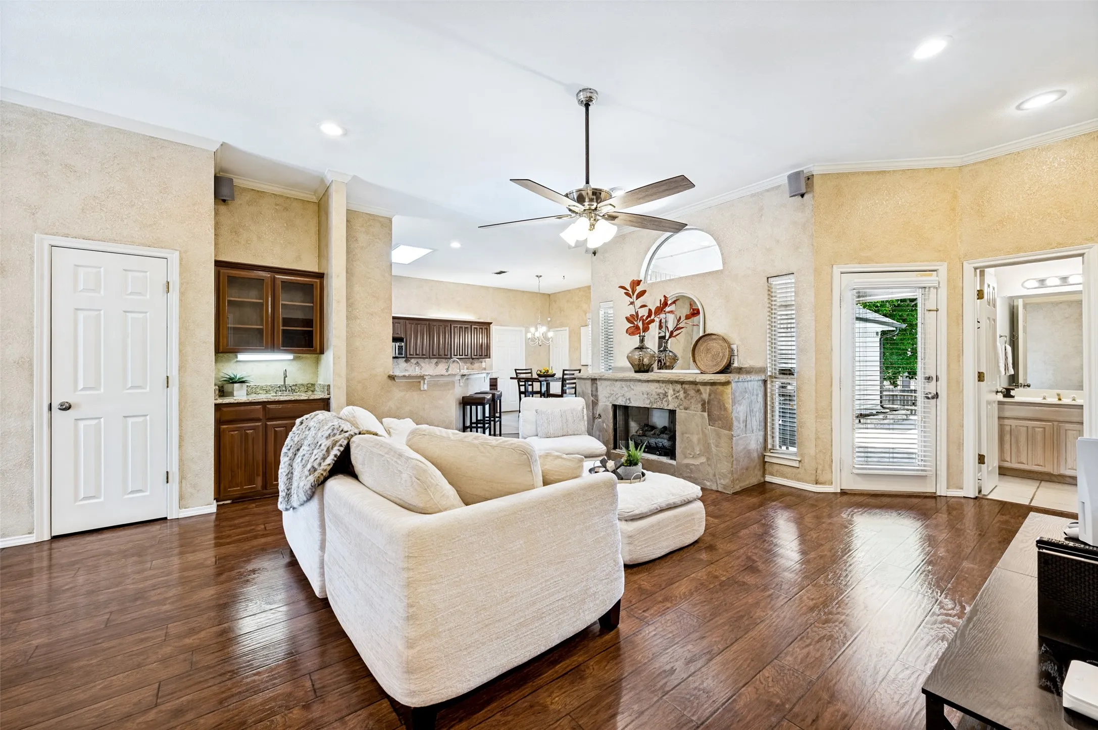 Single Family Residence For Sale in Tarrant County , 5104 Independence Avenue, Arlington, Texas 76017, 4 Bedroom, 3 Bathroom, 2 Garage spaces, 1,985 Sqft, built in 1998, mls#21350843, Real Estate Agent in Arlington, Homes For Sale in Tarrant county, Homes For Sale in Arlington, Realtor in Arlington Texas, Real Estate Brokerage Independent Realty Texas, Luminita Cordes Realtor