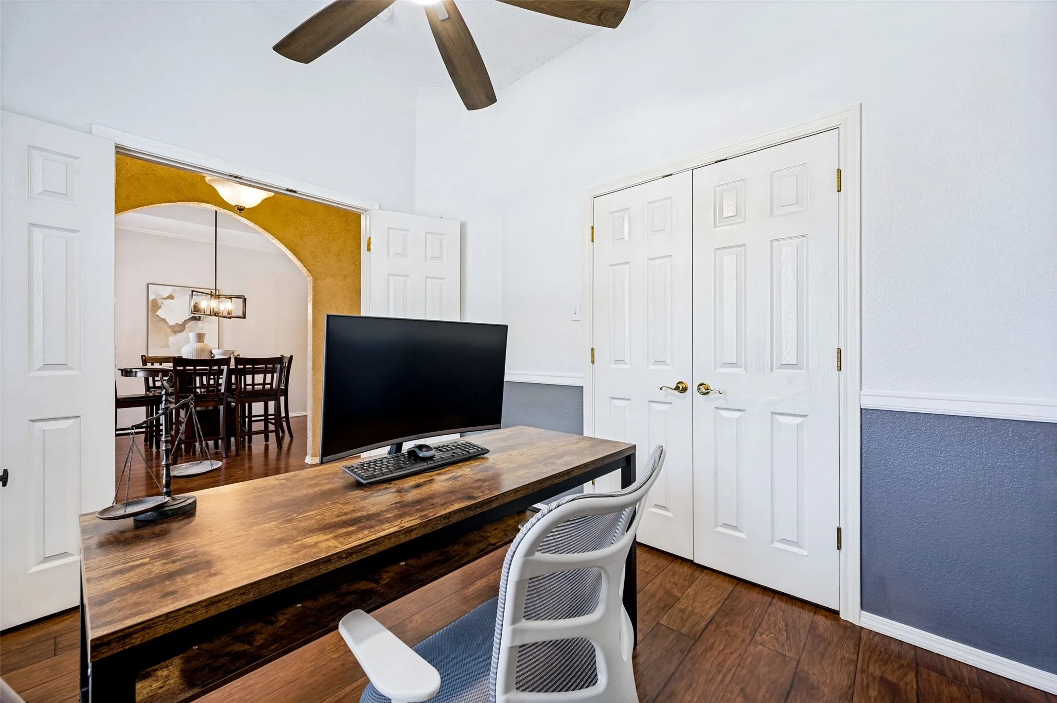 Single Family Residence For Sale in Tarrant County , 5104 Independence Avenue, Arlington, Texas 76017, 4 Bedroom, 3 Bathroom, 2 Garage spaces, 1,985 Sqft, built in 1998, mls#21350843, Real Estate Agent in Arlington, Homes For Sale in Tarrant county, Homes For Sale in Arlington, Realtor in Arlington Texas, Real Estate Brokerage Independent Realty Texas, Luminita Cordes Realtor