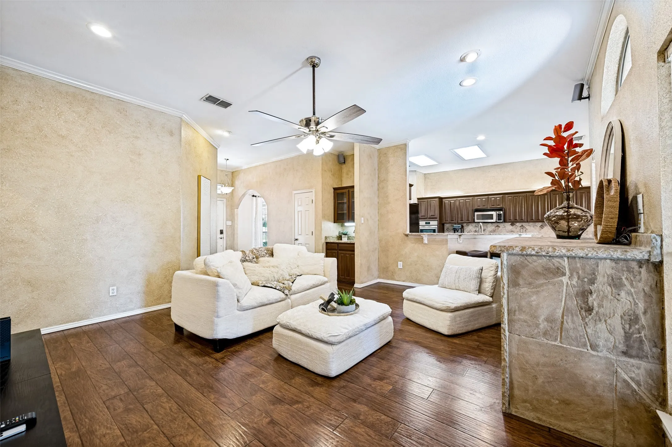 Single Family Residence For Sale in Tarrant County , 5104 Independence Avenue, Arlington, Texas 76017, 4 Bedroom, 3 Bathroom, 2 Garage spaces, 1,985 Sqft, built in 1998, mls#21350843, Real Estate Agent in Arlington, Homes For Sale in Tarrant county, Homes For Sale in Arlington, Realtor in Arlington Texas, Real Estate Brokerage Independent Realty Texas, Luminita Cordes Realtor