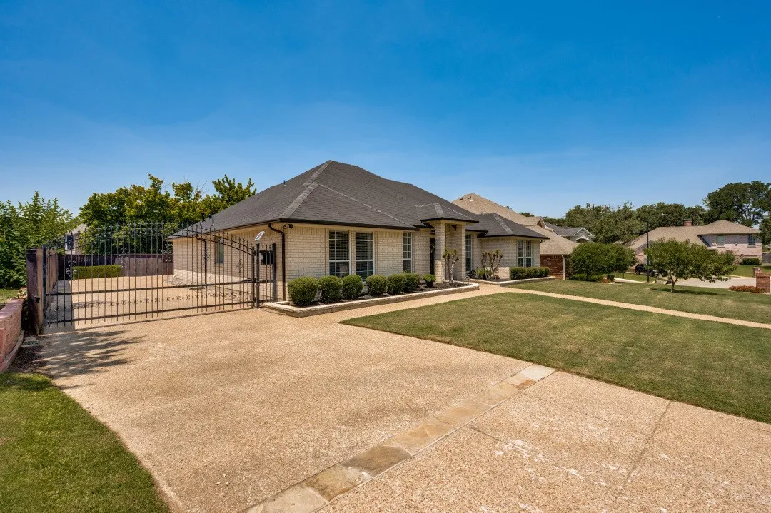 Single Family Residence For Sale in Tarrant County , 5104 Independence Avenue, Arlington, Texas 76017, 4 Bedroom, 3 Bathroom, 2 Garage spaces, 1,985 Sqft, built in 1998, mls#21350843, Real Estate Agent in Arlington, Homes For Sale in Tarrant county, Homes For Sale in Arlington, Realtor in Arlington Texas, Real Estate Brokerage Independent Realty Texas, Luminita Cordes Realtor