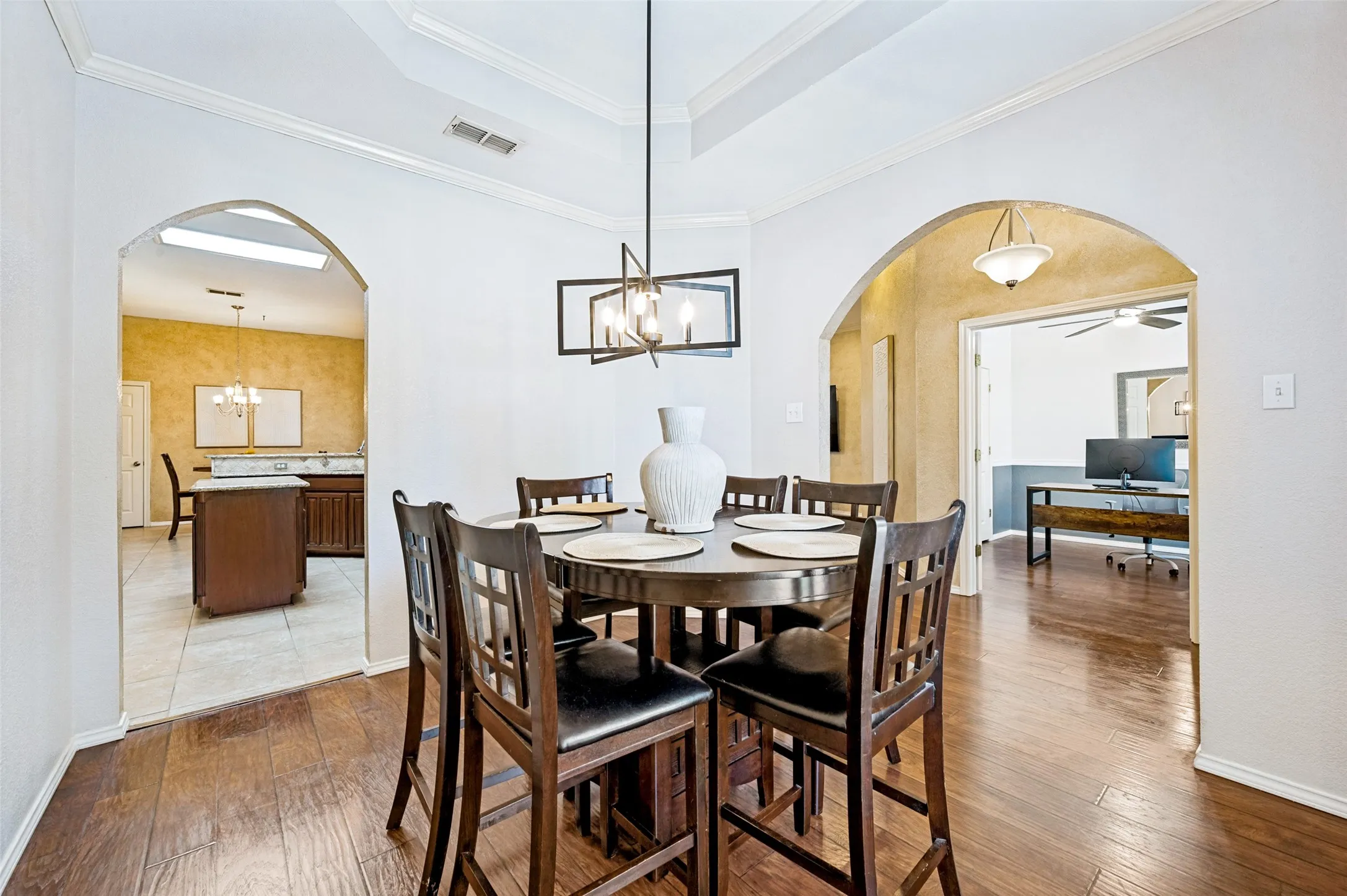 Single Family Residence For Sale in Tarrant County , 5104 Independence Avenue, Arlington, Texas 76017, 4 Bedroom, 3 Bathroom, 2 Garage spaces, 1,985 Sqft, built in 1998, mls#21350843, Real Estate Agent in Arlington, Homes For Sale in Tarrant county, Homes For Sale in Arlington, Realtor in Arlington Texas, Real Estate Brokerage Independent Realty Texas, Luminita Cordes Realtor