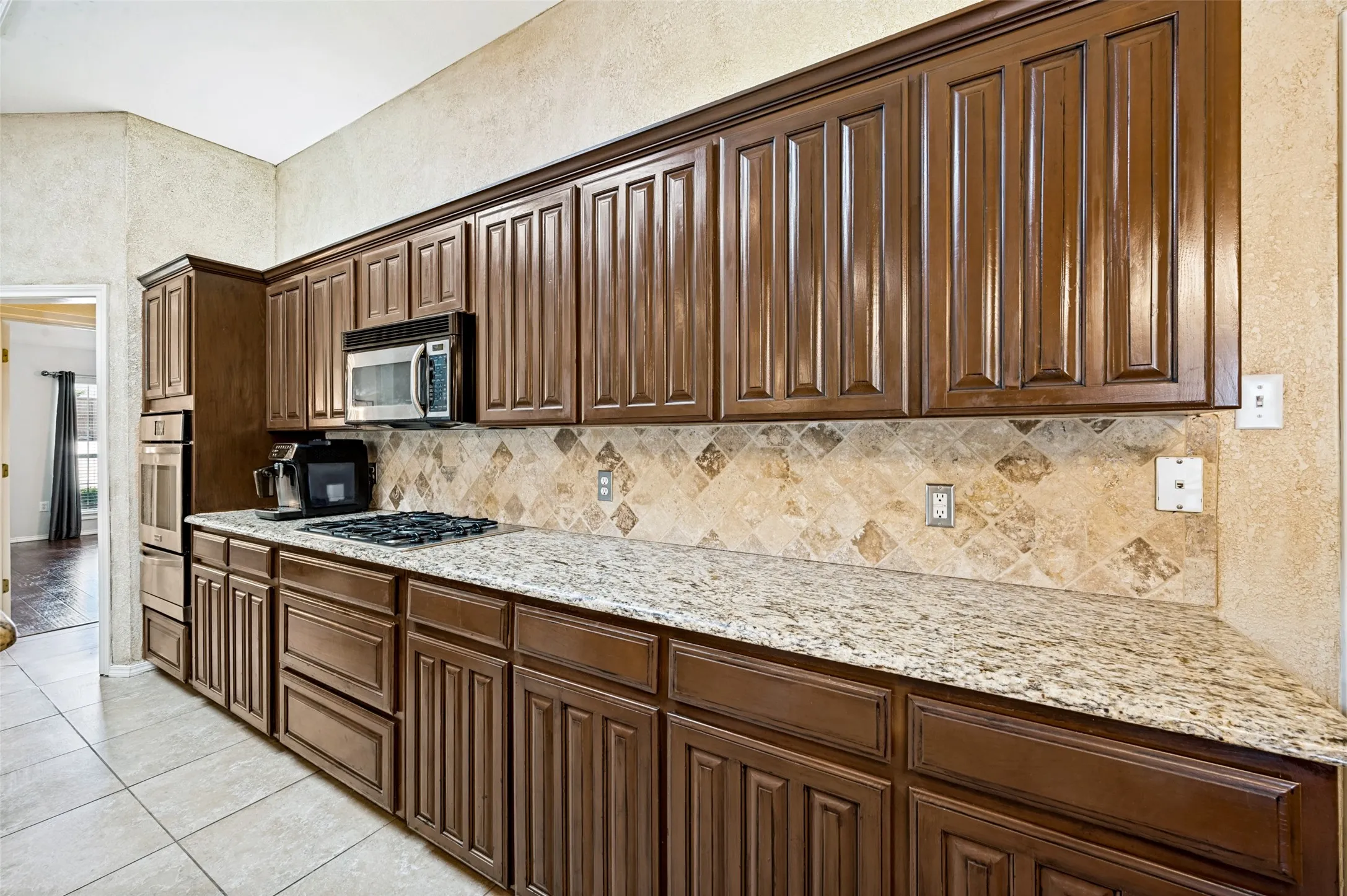Single Family Residence For Sale in Tarrant County , 5104 Independence Avenue, Arlington, Texas 76017, 4 Bedroom, 3 Bathroom, 2 Garage spaces, 1,985 Sqft, built in 1998, mls#21350843, Real Estate Agent in Arlington, Homes For Sale in Tarrant county, Homes For Sale in Arlington, Realtor in Arlington Texas, Real Estate Brokerage Independent Realty Texas, Luminita Cordes Realtor