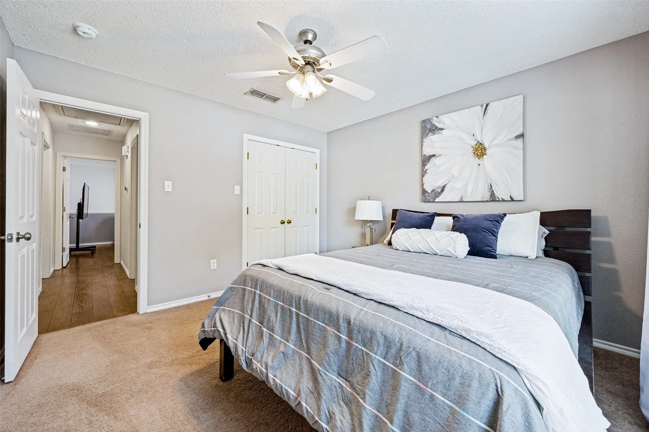 Single Family Residence For Sale in Tarrant County , 5104 Independence Avenue, Arlington, Texas 76017, 4 Bedroom, 3 Bathroom, 2 Garage spaces, 1,985 Sqft, built in 1998, mls#21350843, Real Estate Agent in Arlington, Homes For Sale in Tarrant county, Homes For Sale in Arlington, Realtor in Arlington Texas, Real Estate Brokerage Independent Realty Texas, Luminita Cordes Realtor