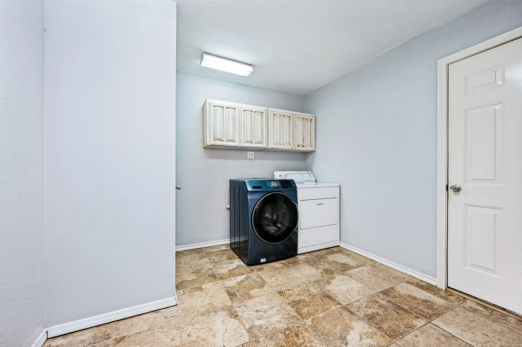 Single Family Residence For Sale in Tarrant County , 5104 Independence Avenue, Arlington, Texas 76017, 4 Bedroom, 3 Bathroom, 2 Garage spaces, 1,985 Sqft, built in 1998, mls#21350843, Real Estate Agent in Arlington, Homes For Sale in Tarrant county, Homes For Sale in Arlington, Realtor in Arlington Texas, Real Estate Brokerage Independent Realty Texas, Luminita Cordes Realtor