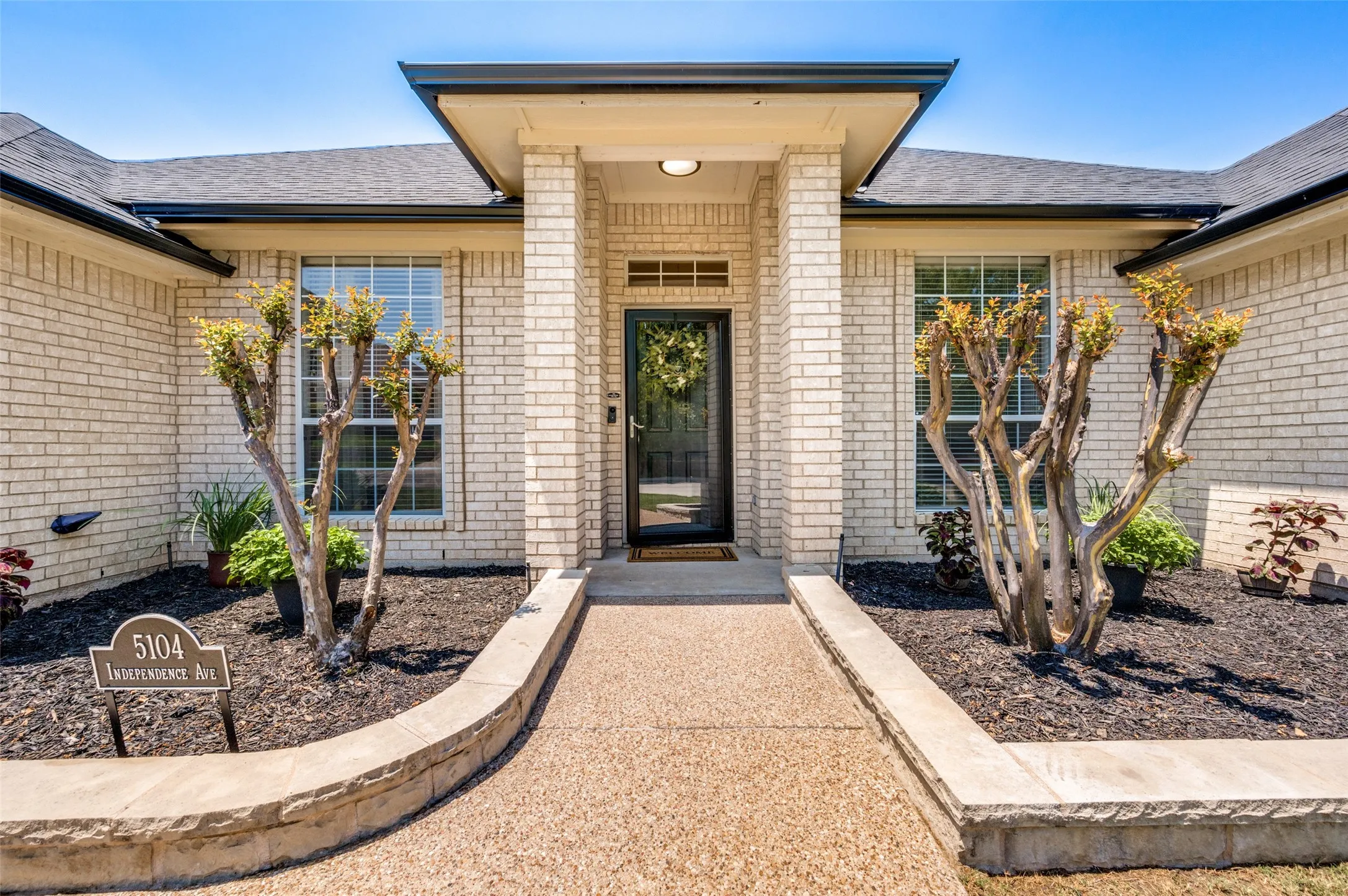 Single Family Residence For Sale in Tarrant County , 5104 Independence Avenue, Arlington, Texas 76017, 4 Bedroom, 3 Bathroom, 2 Garage spaces, 1,985 Sqft, built in 1998, mls#21350843, Real Estate Agent in Arlington, Homes For Sale in Tarrant county, Homes For Sale in Arlington, Realtor in Arlington Texas, Real Estate Brokerage Independent Realty Texas, Luminita Cordes Realtor