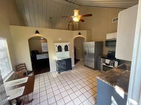 Single Family Residence For Sale in Erath County , 606 E Clifton Street, Stephenville, Texas 76401, 3 Bedroom, 3 Bathroom, Garage spaces, 1,320 Sqft, built in 2013, mls#21348892, Real Estate Agent in Stephenville, Homes For Sale in Erath county, Homes For Sale in Stephenville, Realtor in Stephenville Texas, Real Estate Brokerage Independent Realty Texas, Luminita Cordes Realtor