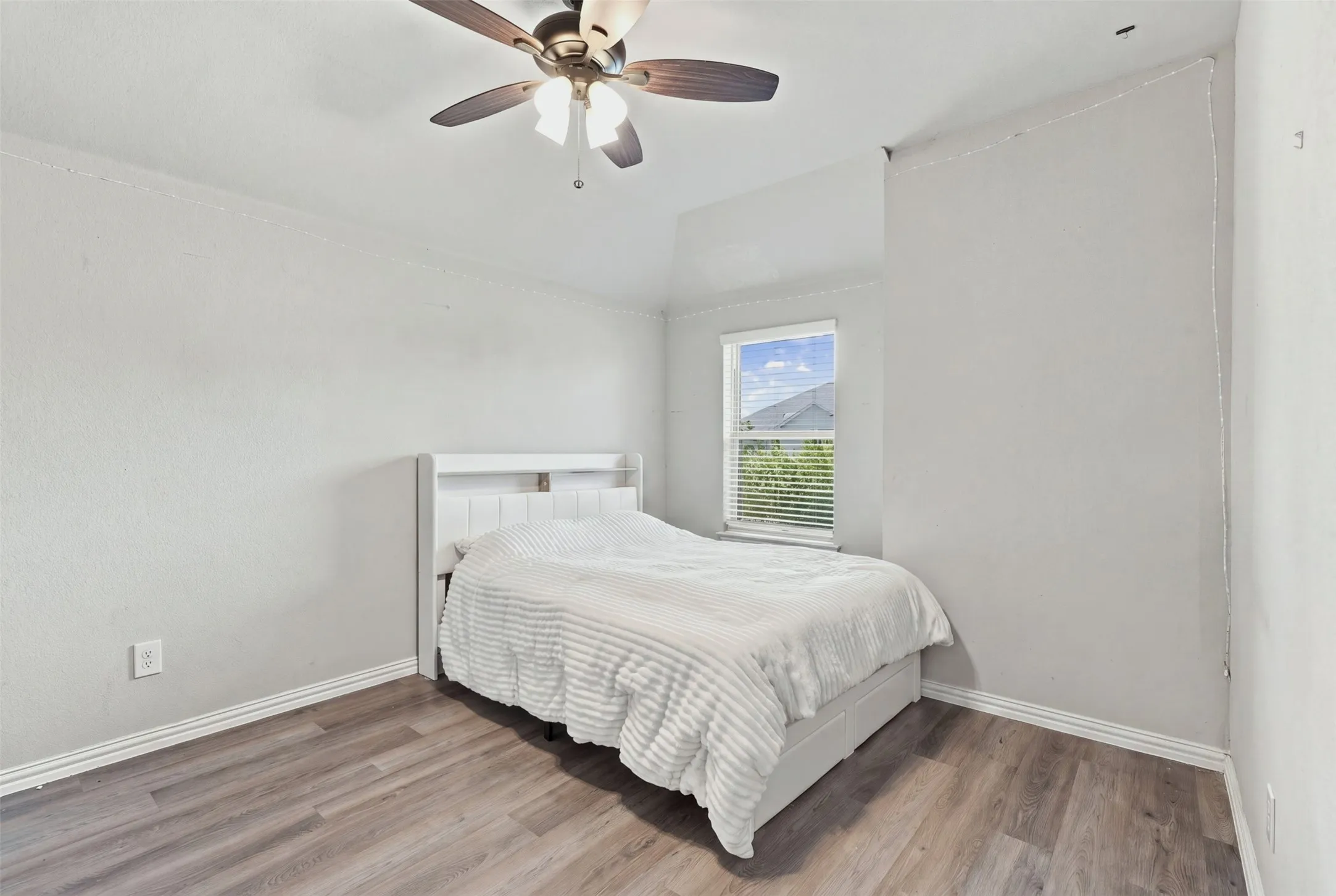 Single Family Residence For Sale in Tarrant County , 632 Steerman Court, Saginaw, Texas 76179, 4 Bedroom, 3 Bathroom, 2 Garage spaces, 2,151 Sqft, built in 2021, mls#21350558, Real Estate Agent in Saginaw, Homes For Sale in Tarrant county, Homes For Sale in Saginaw, Realtor in Saginaw Texas, Real Estate Brokerage Independent Realty Texas, Luminita Cordes Realtor