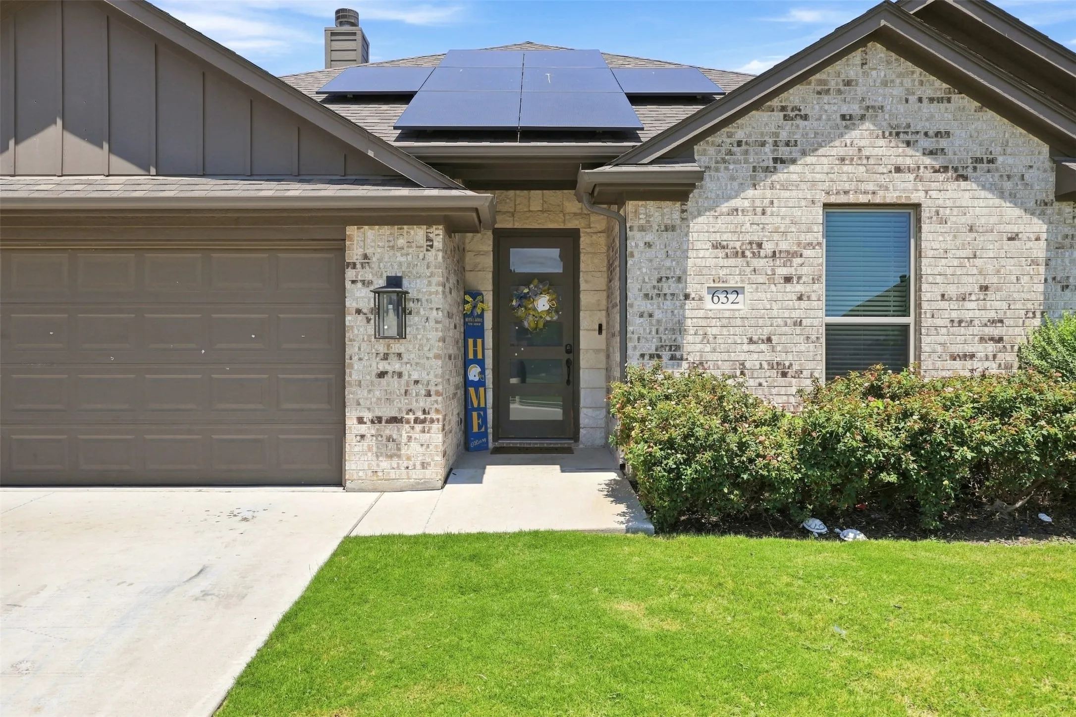 Single Family Residence For Sale in Tarrant County , 632 Steerman Court, Saginaw, Texas 76179, 4 Bedroom, 3 Bathroom, 2 Garage spaces, 2,151 Sqft, built in 2021, mls#21350558, Real Estate Agent in Saginaw, Homes For Sale in Tarrant county, Homes For Sale in Saginaw, Realtor in Saginaw Texas, Real Estate Brokerage Independent Realty Texas, Luminita Cordes Realtor