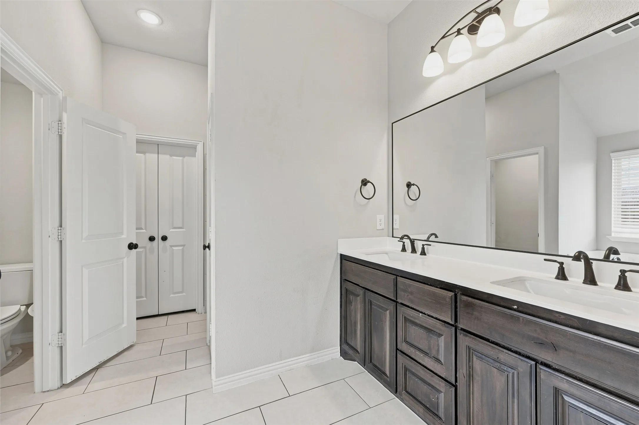 Single Family Residence For Sale in Tarrant County , 632 Steerman Court, Saginaw, Texas 76179, 4 Bedroom, 3 Bathroom, 2 Garage spaces, 2,151 Sqft, built in 2021, mls#21350558, Real Estate Agent in Saginaw, Homes For Sale in Tarrant county, Homes For Sale in Saginaw, Realtor in Saginaw Texas, Real Estate Brokerage Independent Realty Texas, Luminita Cordes Realtor