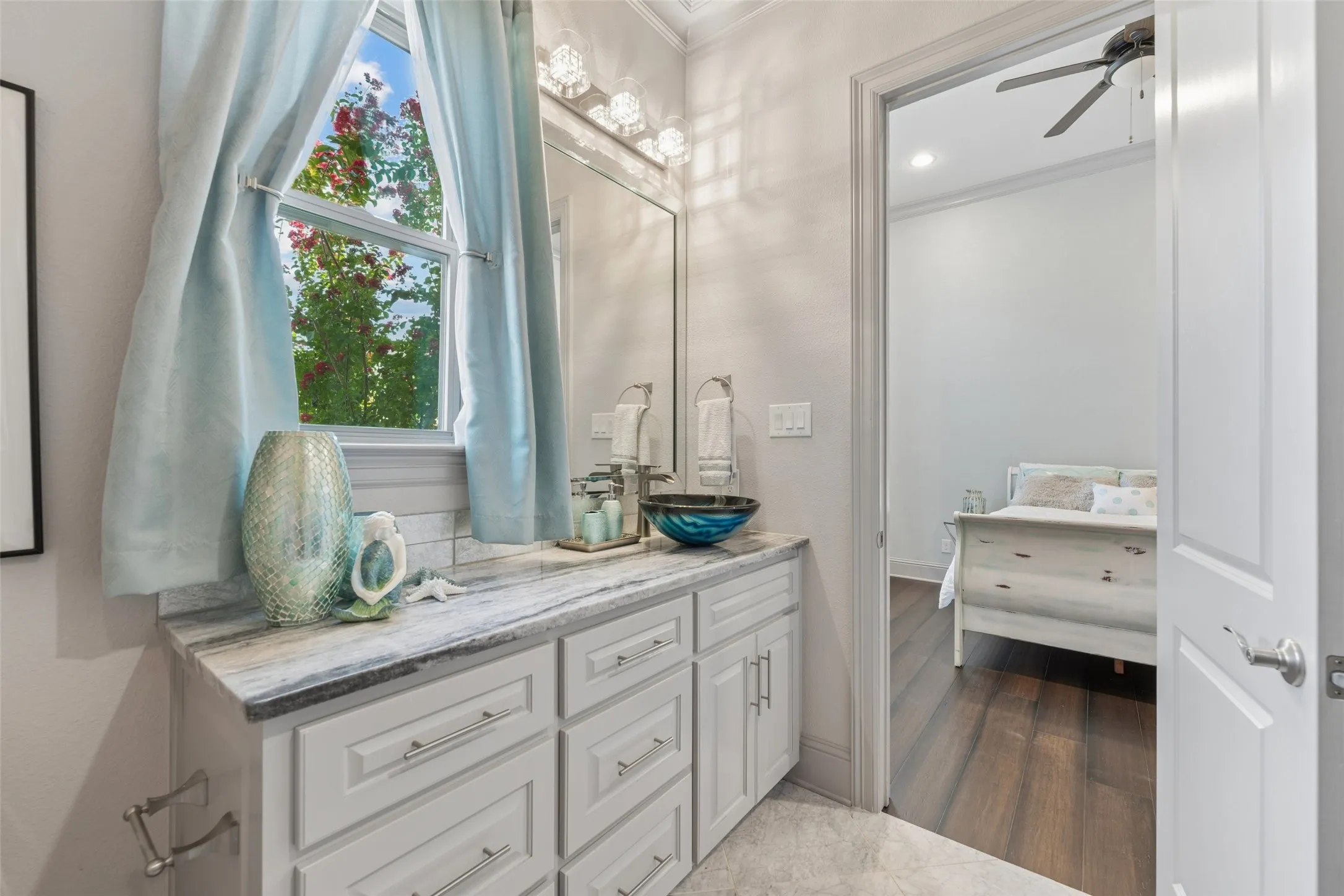 Single Family Residence For Sale in Tarrant County , 809 Lyndsey Way, Colleyville, Texas 76034, 6 Bedroom, 6 Bathroom, 4 Garage spaces, 5,470 Sqft, built in 2017, mls#21337340, Real Estate Agent in Colleyville, Homes For Sale in Tarrant county, Homes For Sale in Colleyville, Realtor in Colleyville Texas, Real Estate Brokerage Independent Realty Texas, Luminita Cordes Realtor