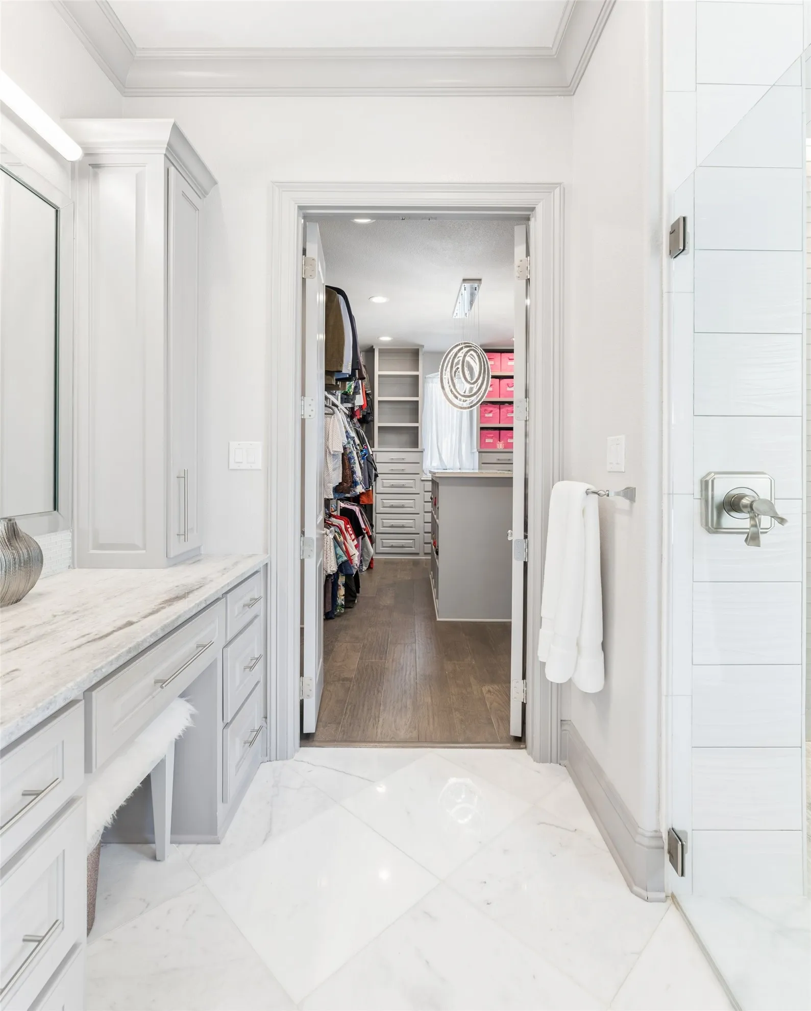 Single Family Residence For Sale in Tarrant County , 809 Lyndsey Way, Colleyville, Texas 76034, 6 Bedroom, 6 Bathroom, 4 Garage spaces, 5,470 Sqft, built in 2017, mls#21337340, Real Estate Agent in Colleyville, Homes For Sale in Tarrant county, Homes For Sale in Colleyville, Realtor in Colleyville Texas, Real Estate Brokerage Independent Realty Texas, Luminita Cordes Realtor