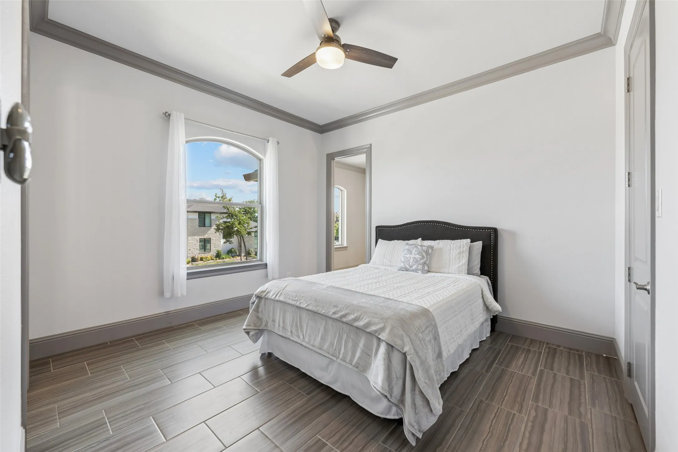 Single Family Residence For Sale in Tarrant County , 809 Lyndsey Way, Colleyville, Texas 76034, 6 Bedroom, 6 Bathroom, 4 Garage spaces, 5,470 Sqft, built in 2017, mls#21337340, Real Estate Agent in Colleyville, Homes For Sale in Tarrant county, Homes For Sale in Colleyville, Realtor in Colleyville Texas, Real Estate Brokerage Independent Realty Texas, Luminita Cordes Realtor