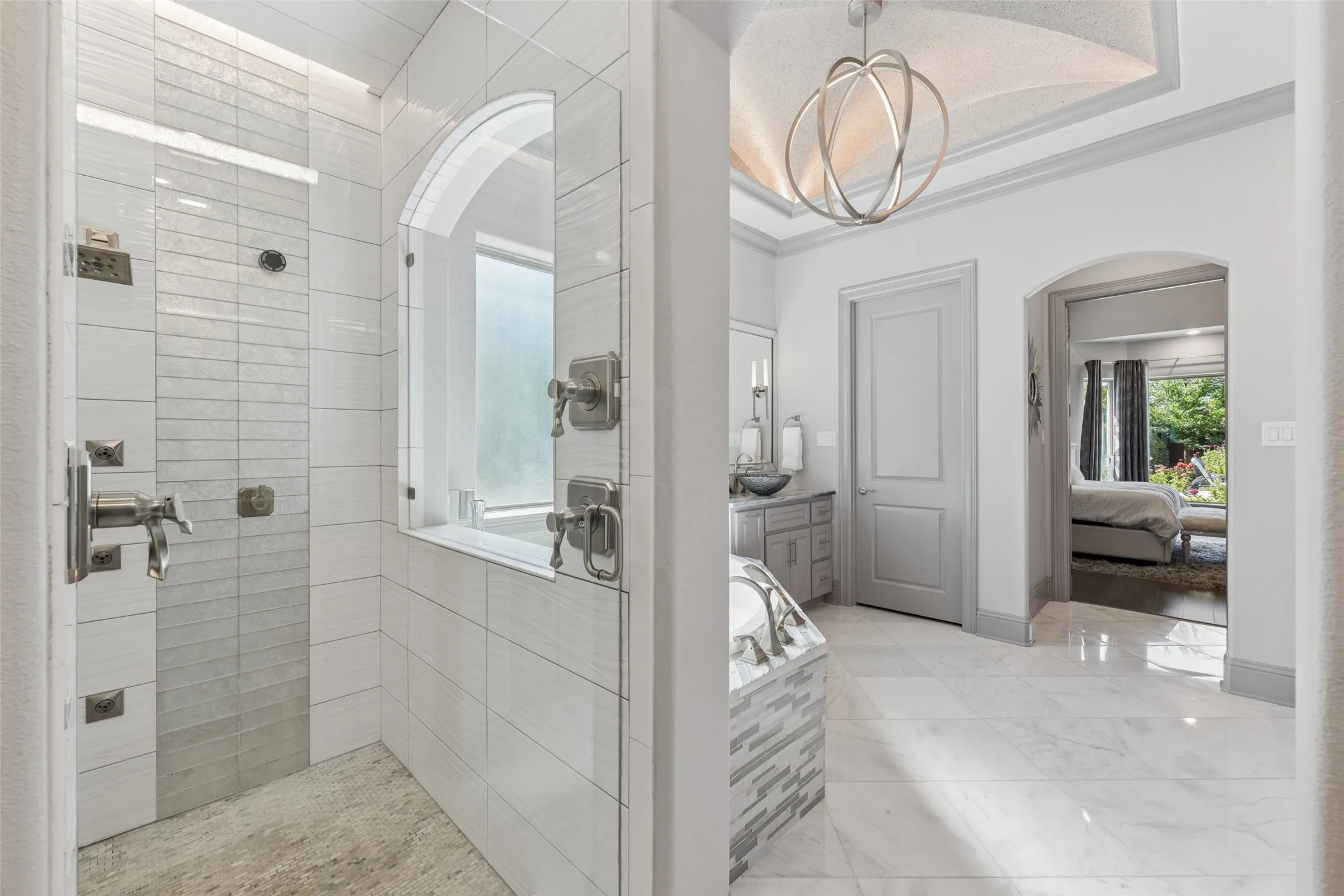 Single Family Residence For Sale in Tarrant County , 809 Lyndsey Way, Colleyville, Texas 76034, 6 Bedroom, 6 Bathroom, 4 Garage spaces, 5,470 Sqft, built in 2017, mls#21337340, Real Estate Agent in Colleyville, Homes For Sale in Tarrant county, Homes For Sale in Colleyville, Realtor in Colleyville Texas, Real Estate Brokerage Independent Realty Texas, Luminita Cordes Realtor