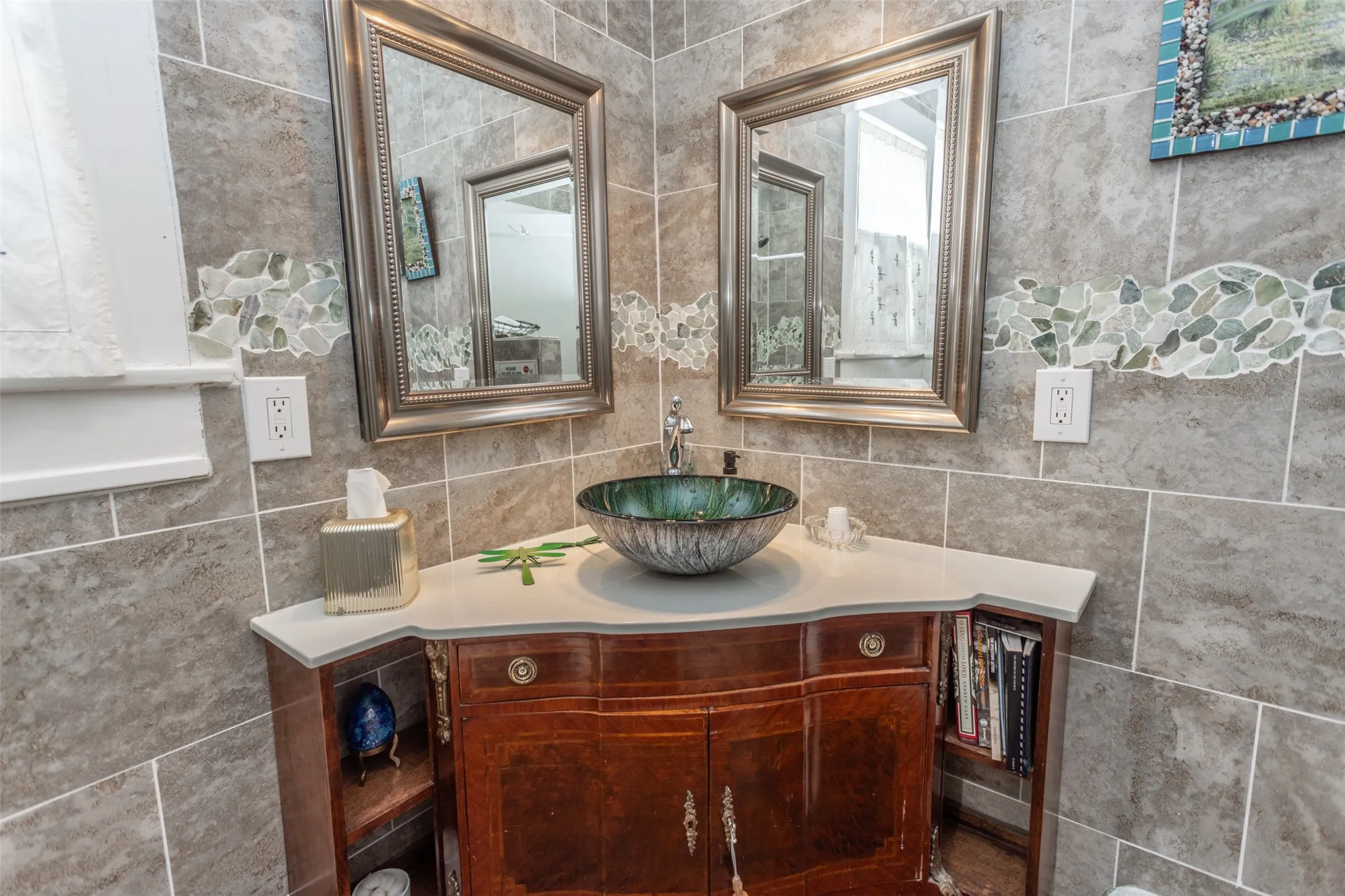 Single Family Residence For Sale in Cooke County , 1118 S Lindsay Street, Gainesville, Texas 76240, 3 Bedrooms, 4 Bathrooms, 2 Garage spaces, 3,000 Sqft, built in 1925, Price $349,000, mls#21345782, Real Estate Agent in Gainesville, Homes For Sale in Cooke county, Homes For Sale in Gainesville, Realtor in Gainesville Texas, Real Estate Brokerage Independent Realty Texas, Luminita Cordes Realtor
