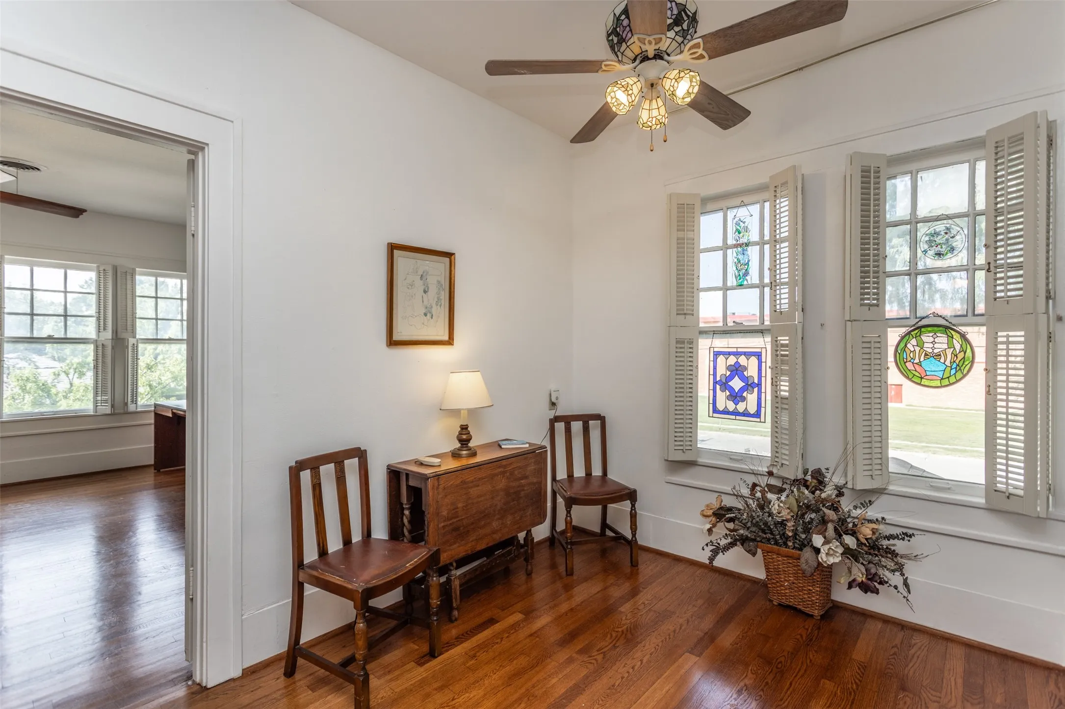 Single Family Residence For Sale in Cooke County , 1118 S Lindsay Street, Gainesville, Texas 76240, 3 Bedrooms, 4 Bathrooms, 2 Garage spaces, 3,000 Sqft, built in 1925, Price $349,000, mls#21345782, Real Estate Agent in Gainesville, Homes For Sale in Cooke county, Homes For Sale in Gainesville, Realtor in Gainesville Texas, Real Estate Brokerage Independent Realty Texas, Luminita Cordes Realtor