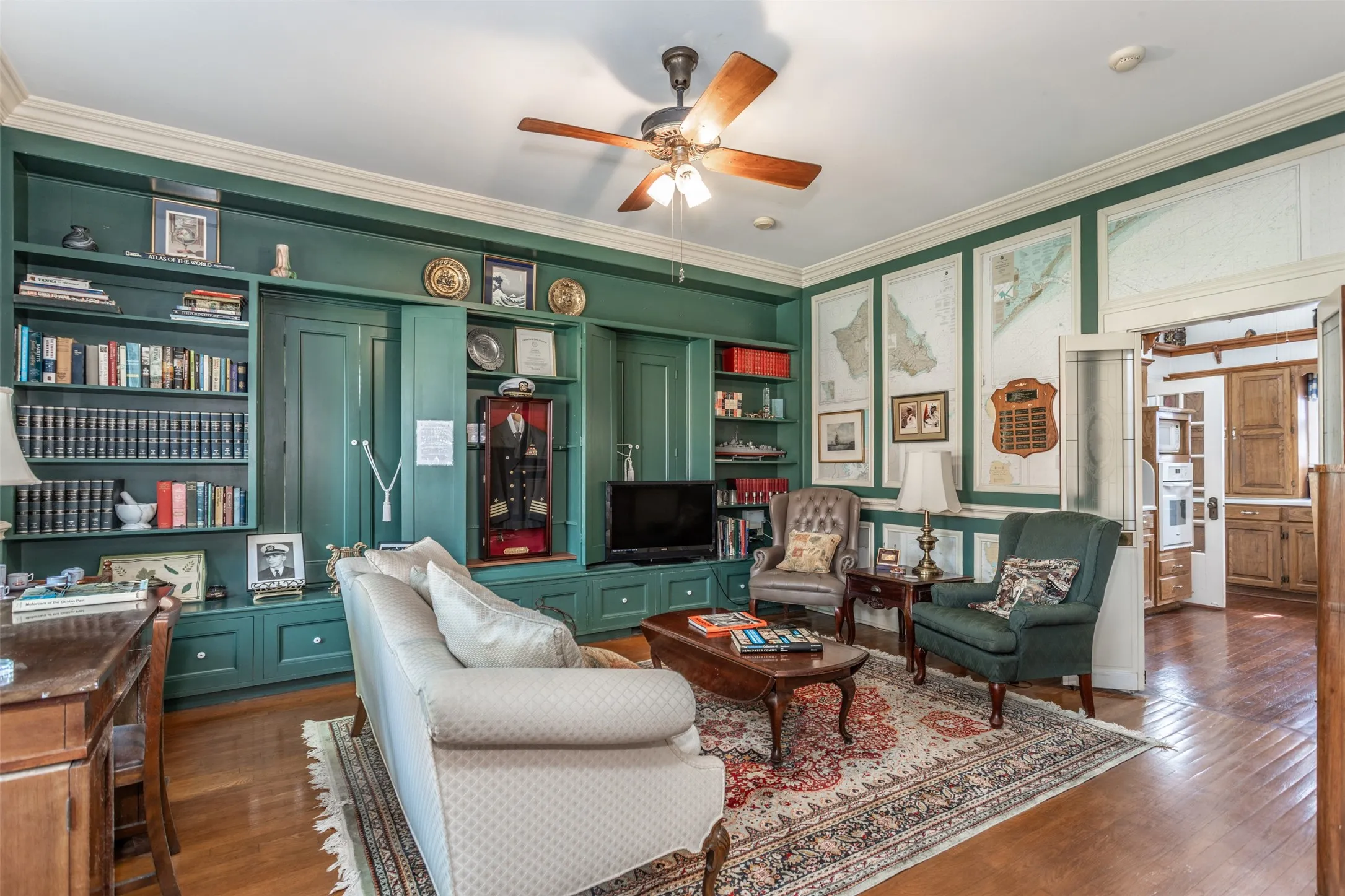 Single Family Residence For Sale in Cooke County , 1118 S Lindsay Street, Gainesville, Texas 76240, 3 Bedrooms, 4 Bathrooms, 2 Garage spaces, 3,000 Sqft, built in 1925, Price $349,000, mls#21345782, Real Estate Agent in Gainesville, Homes For Sale in Cooke county, Homes For Sale in Gainesville, Realtor in Gainesville Texas, Real Estate Brokerage Independent Realty Texas, Luminita Cordes Realtor